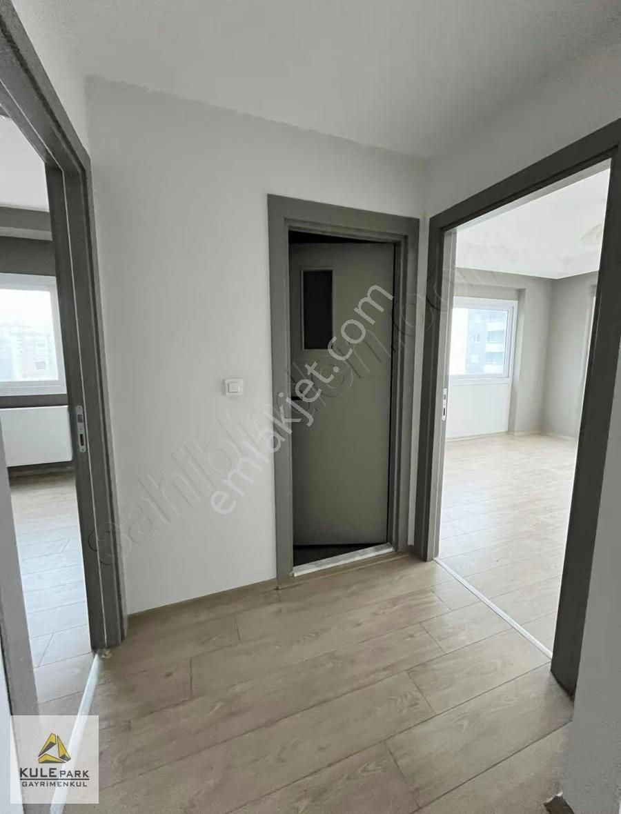 Gültepe'de Cadde Üzeri Lüx İşçilik Kombiligeniş Balkon 2+1 Daire - Görsel 3