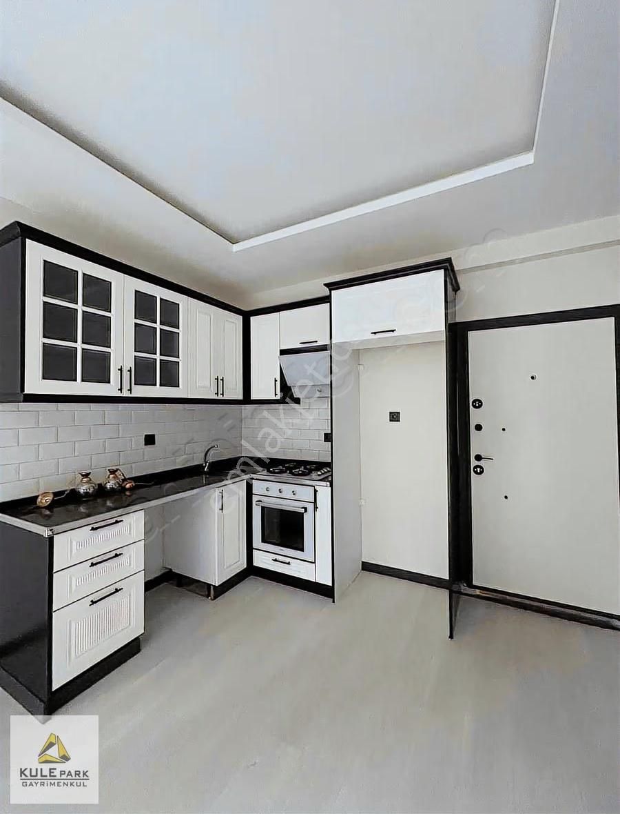 Gültepe`de~1+1~cam~balkonlu~geniş~oturumlu~site~içerisi~