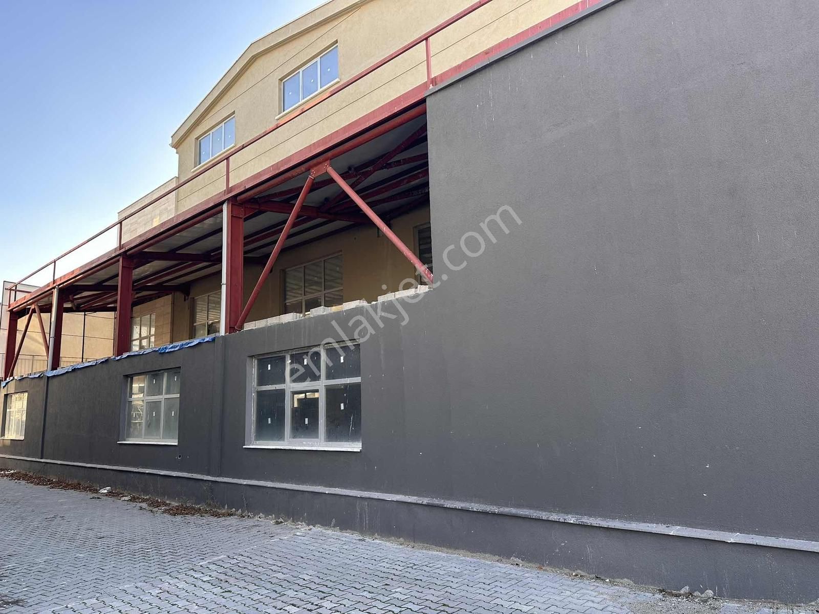 Alacaatlı Caddesi Üzeri 2000 M² Kapalı Alana Sahip Müstakil Bina - Görsel 13