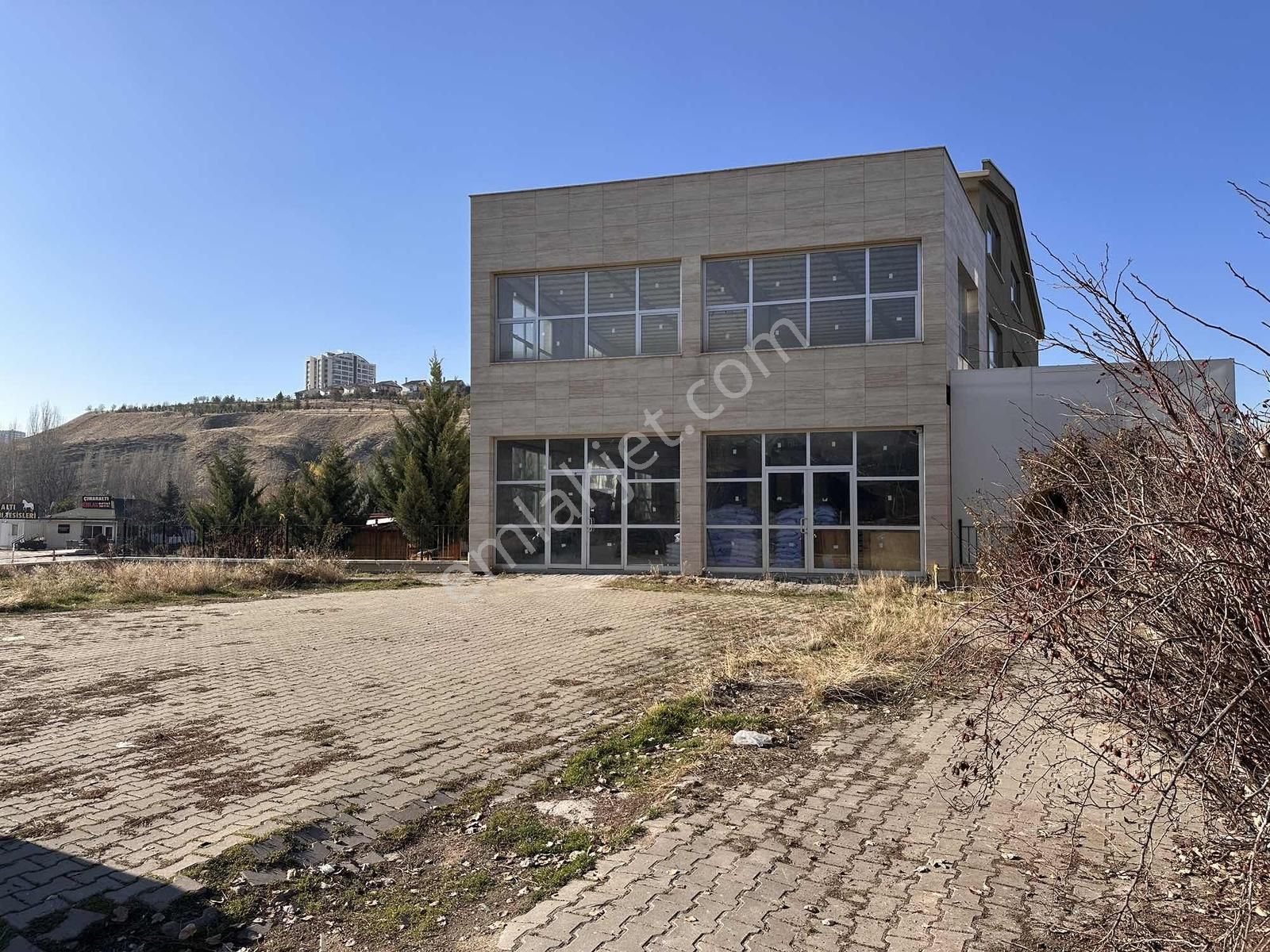 Alacaatlı Caddesi Üzeri 2000 M² Kapalı Alana Sahip Müstakil Bina - Görsel 9