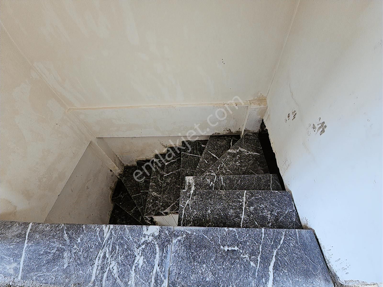 Kayalardan 90 M2 Net 2+1 Arakat 2 Banyo 2wc 2 Balkon 140m2 Brüt - Görsel 3
