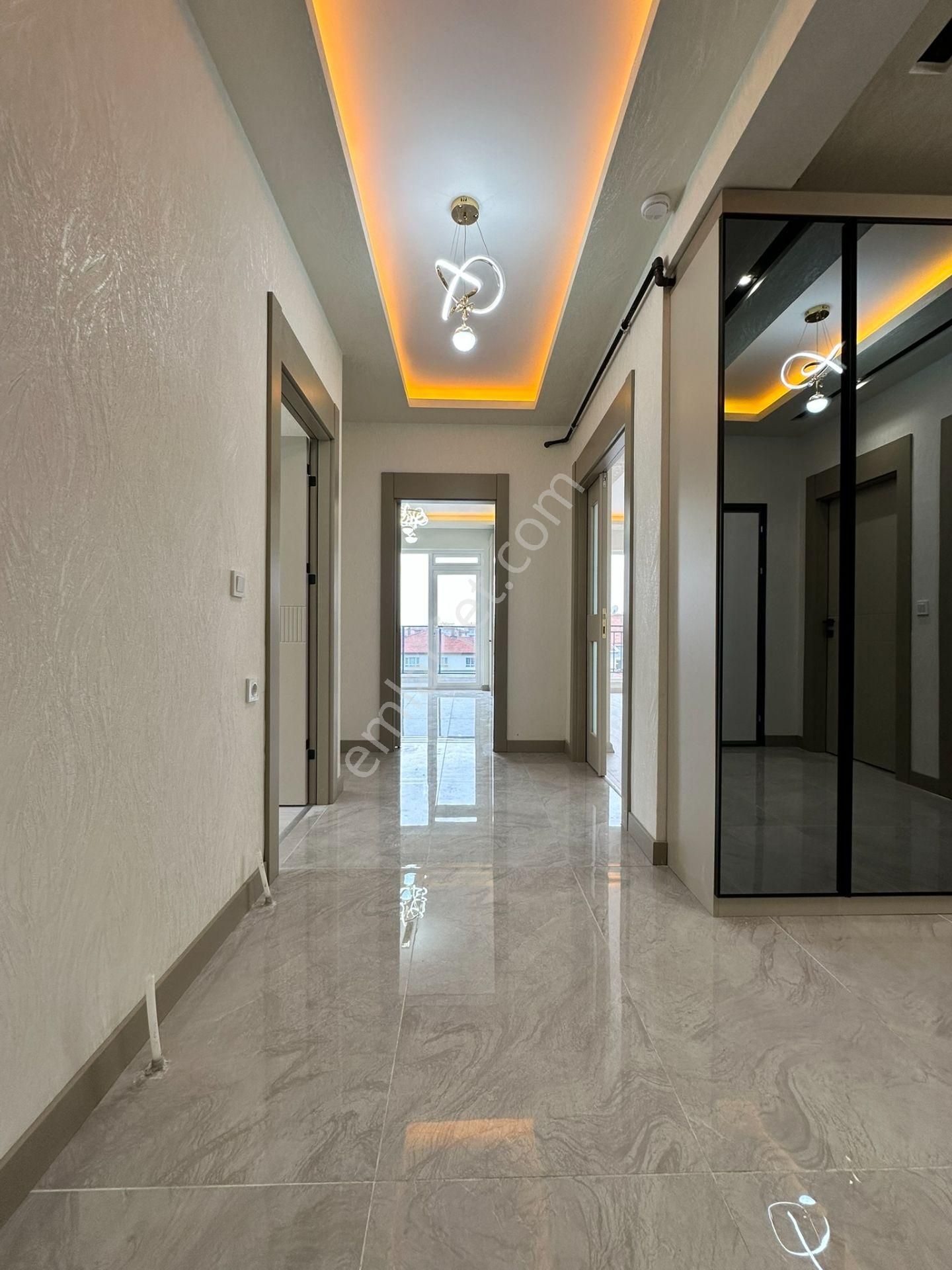 Pursaklar Mehmet Zengin Emlak'tan Otoparklı Asansörlü Çift Banyolu 2.kat 4+1 Lüks Daire - Görsel 35