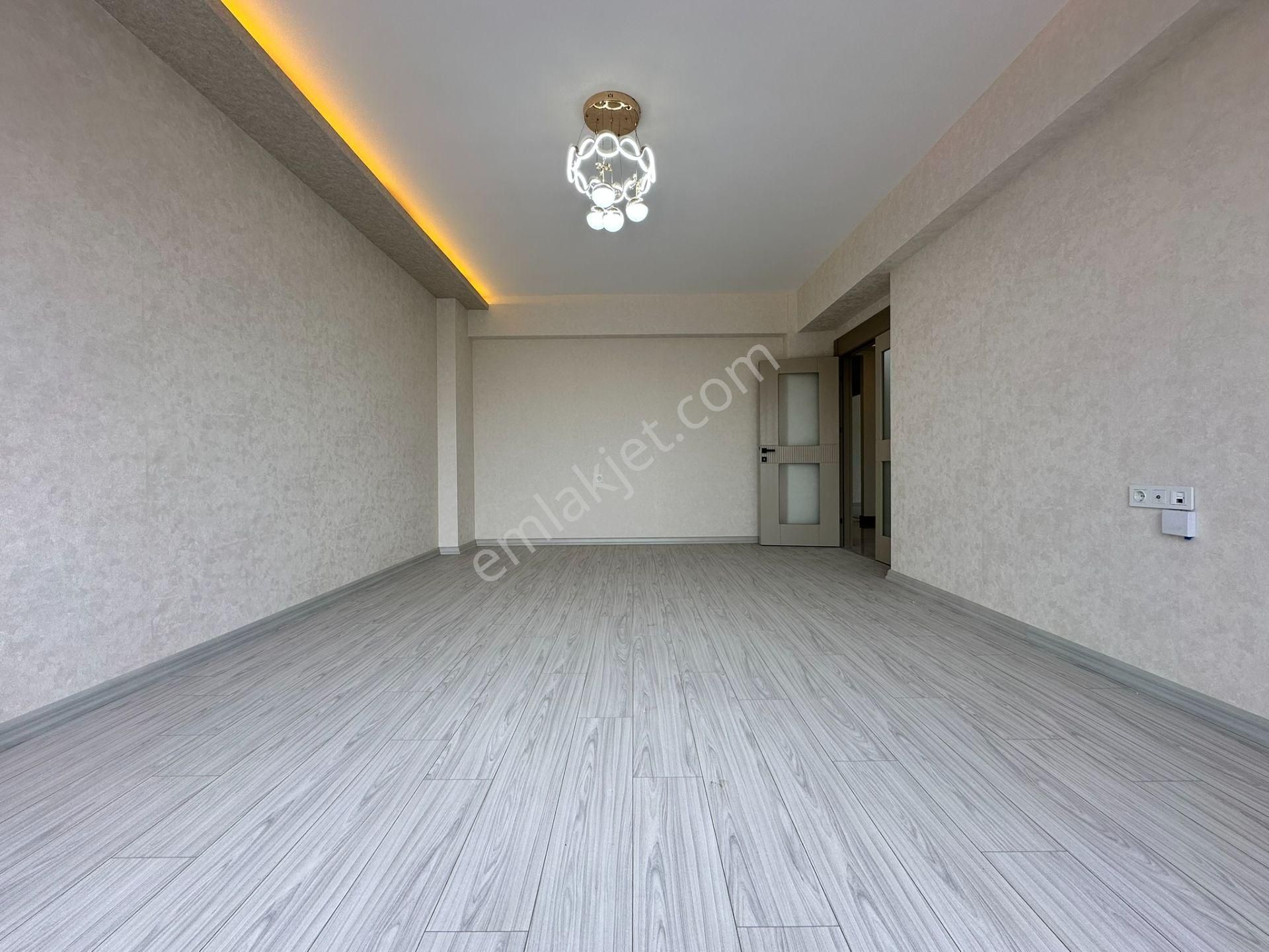 Pursaklar Mehmet Zengin Emlak'tan Otoparklı Asansörlü Çift Banyolu 2.kat 4+1 Lüks Daire - Görsel 18