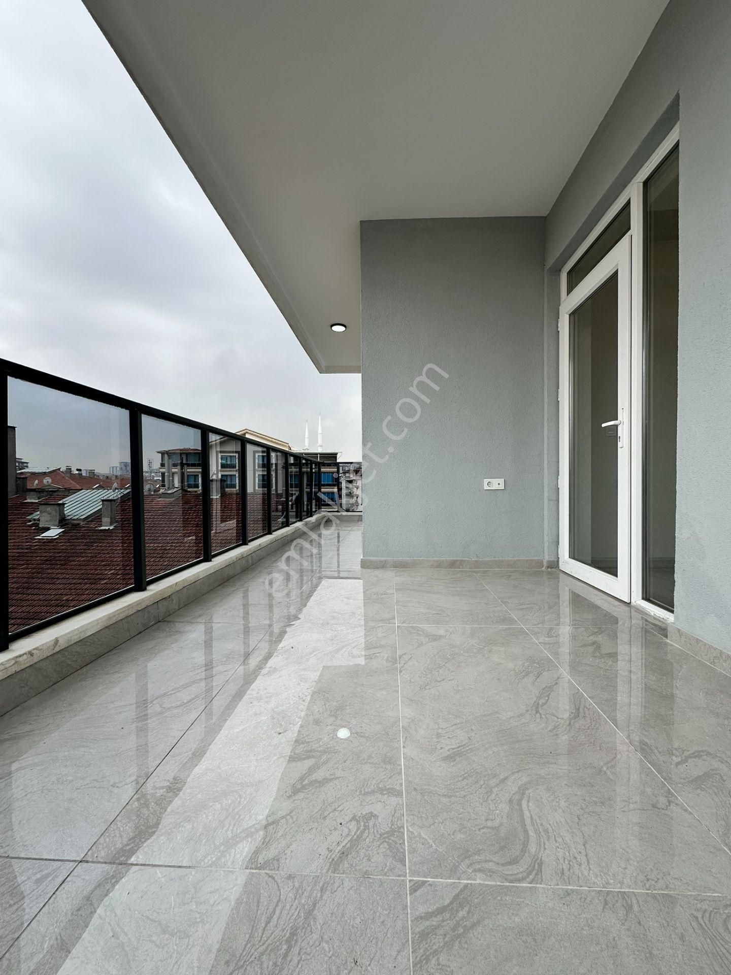 Pursaklar Mehmet Zengin Emlak'tan Otoparklı Asansörlü Çift Banyolu 2.kat 4+1 Lüks Daire - Görsel 29