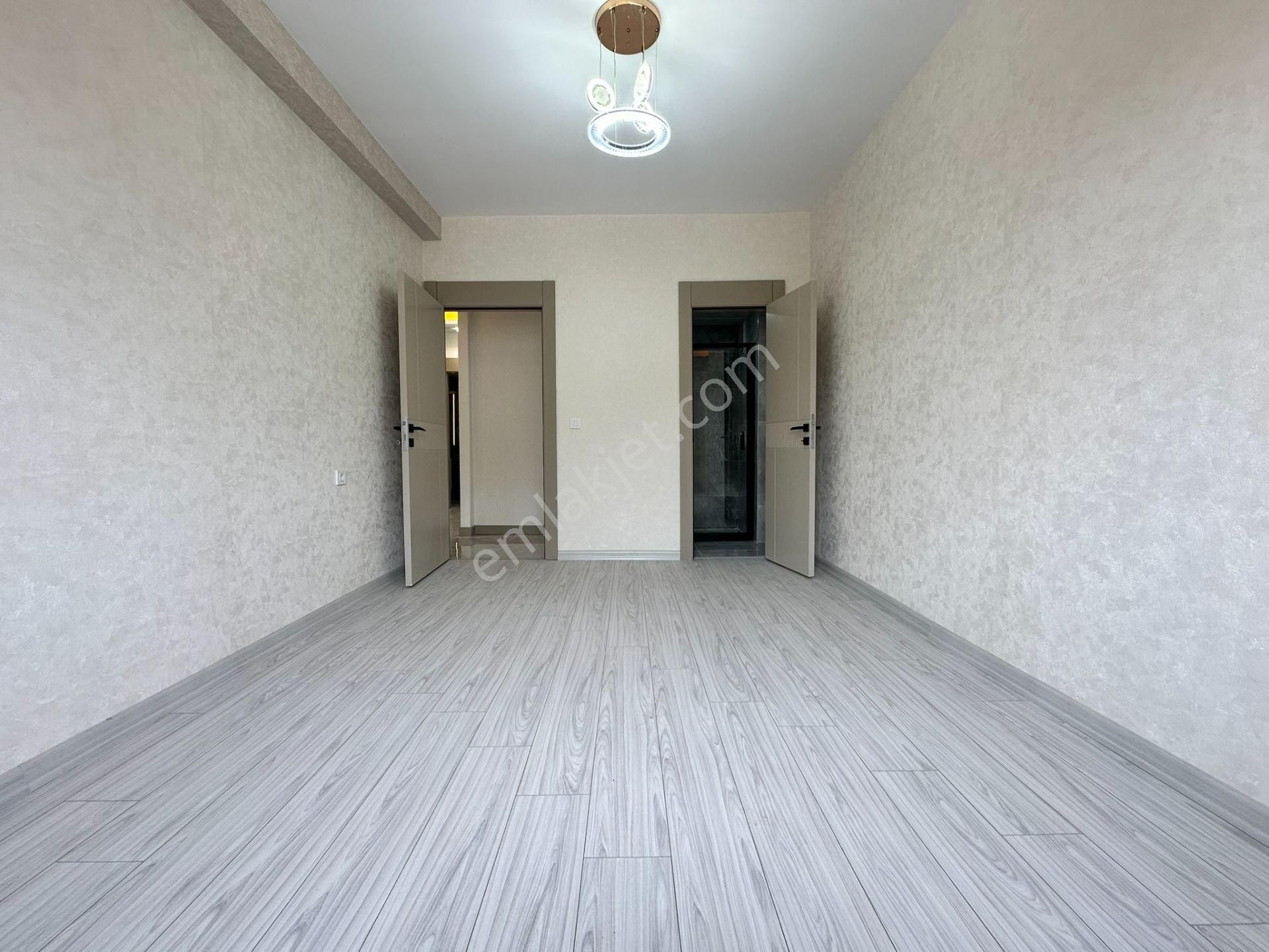 Pursaklar Mehmet Zengin Emlak'tan Otoparklı Asansörlü Çift Banyolu 2.kat 4+1 Lüks Daire - Görsel 22