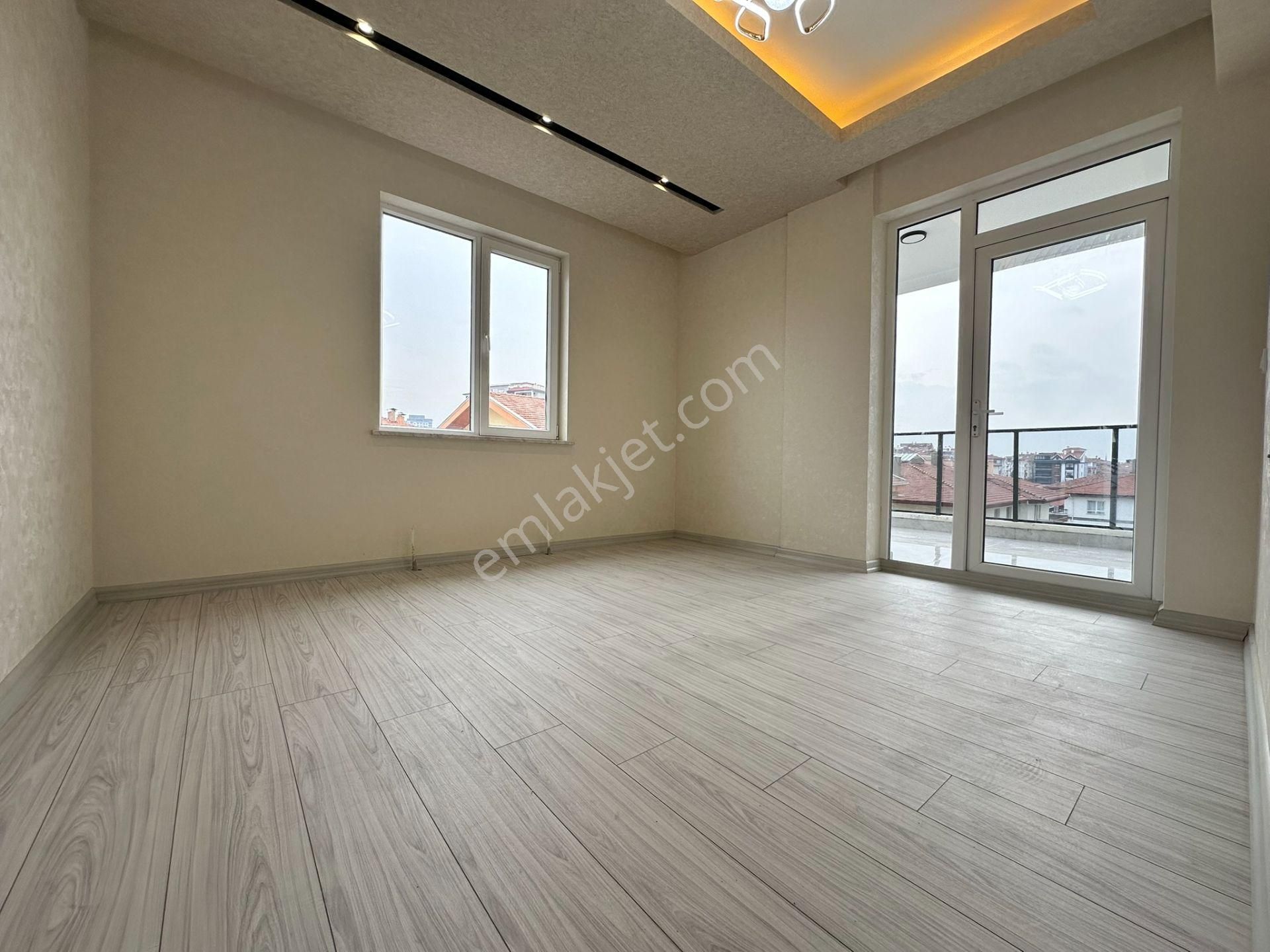 Pursaklar Mehmet Zengin Emlak'tan Otoparklı Asansörlü Çift Banyolu 2.kat 4+1 Lüks Daire - Görsel 14