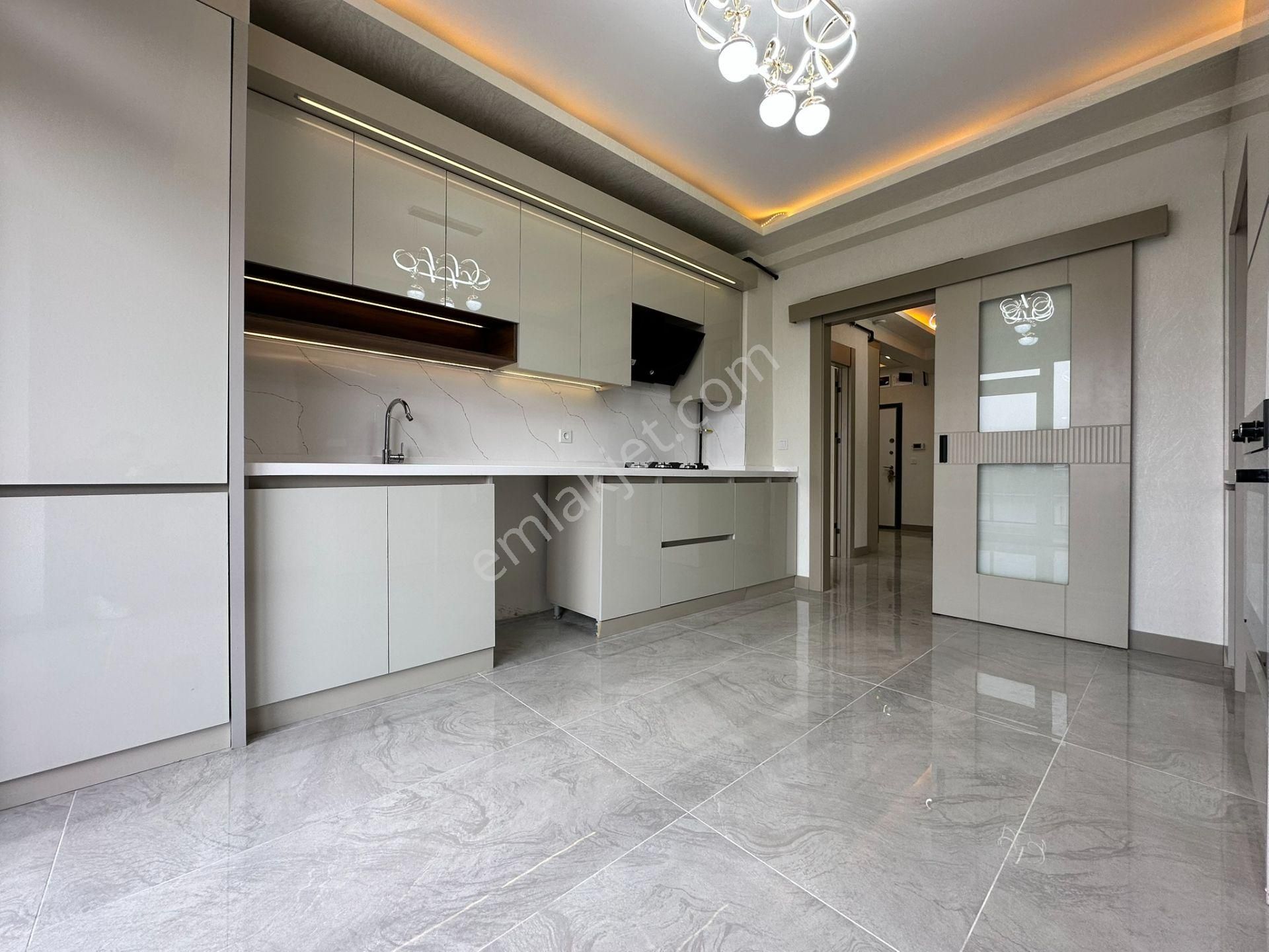 Pursaklar Mehmet Zengin Emlak'tan Otoparklı Asansörlü Çift Banyolu 2.kat 4+1 Lüks Daire - Görsel 7