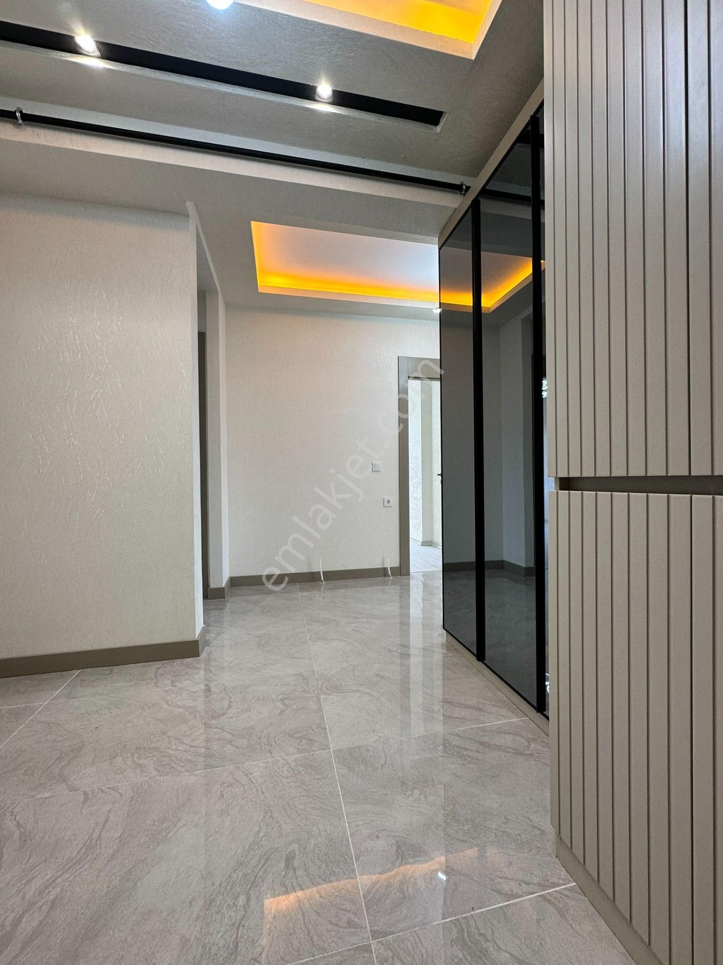 Pursaklar Mehmet Zengin Emlak'tan Otoparklı Asansörlü Çift Banyolu 2.kat 4+1 Lüks Daire - Görsel 34