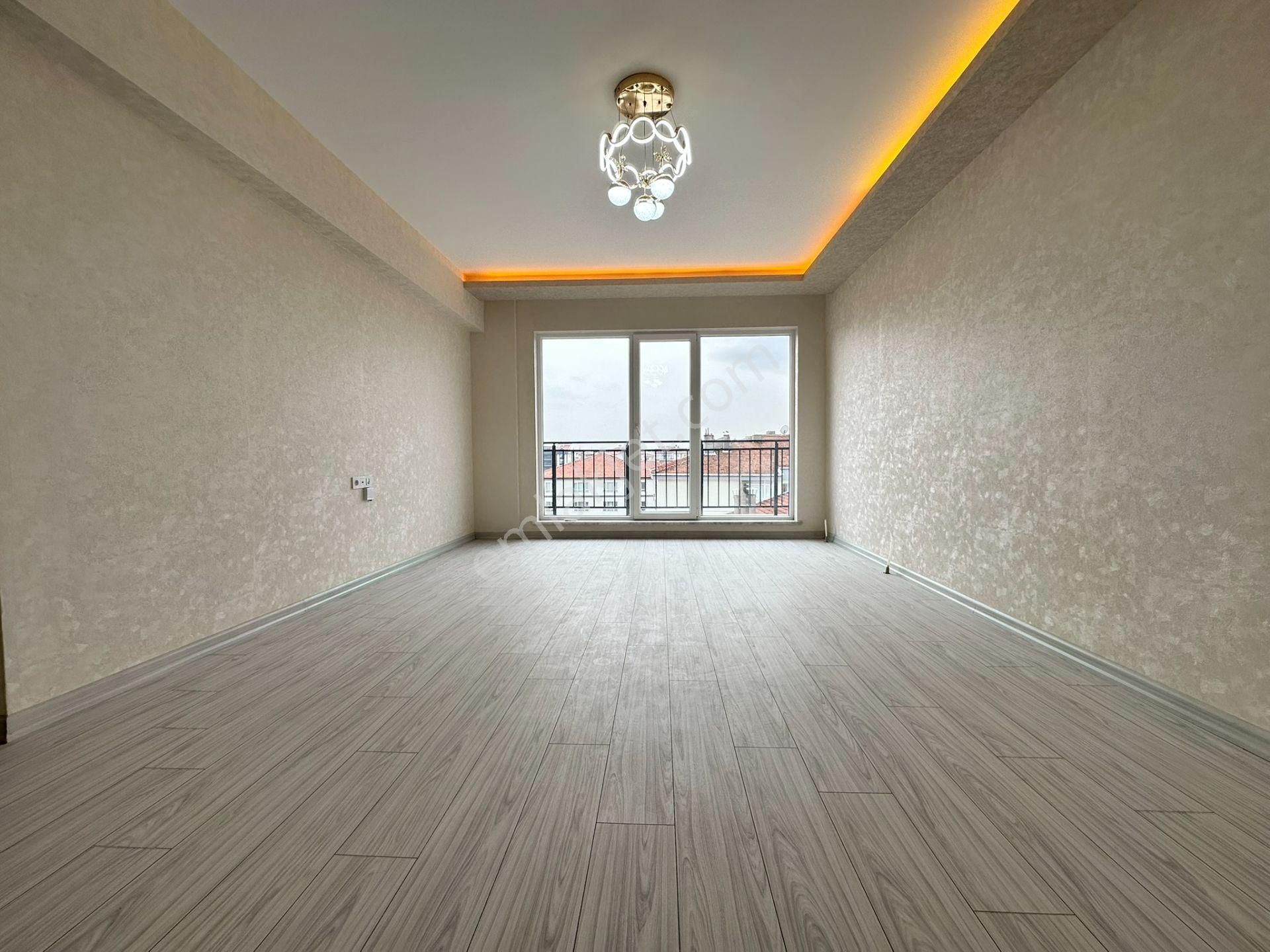 Pursaklar Mehmet Zengin Emlak'tan Otoparklı Asansörlü Çift Banyolu 2.kat 4+1 Lüks Daire - Görsel 16