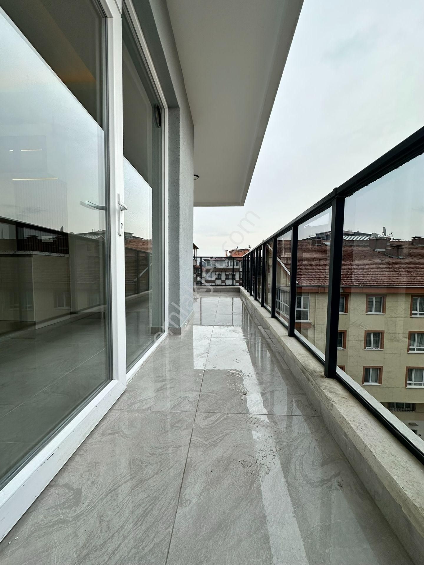 Pursaklar Mehmet Zengin Emlak'tan Otoparklı Asansörlü Çift Banyolu 2.kat 4+1 Lüks Daire - Görsel 28