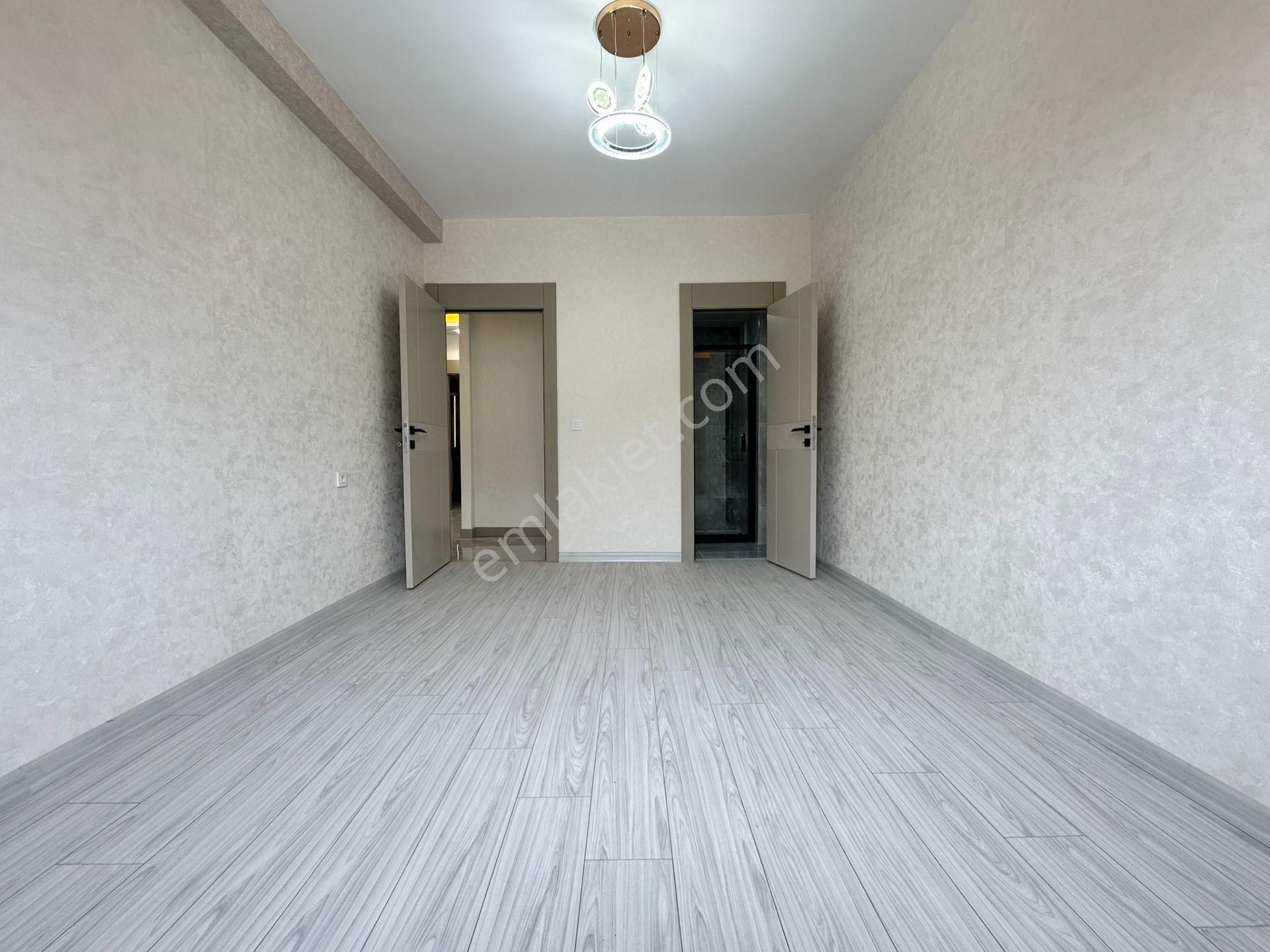 Pursaklar Mehmet Zengin Emlak'tan Otoparklı Asansörlü Çift Banyolu 2.kat 4+1 Lüks Daire - Görsel 21