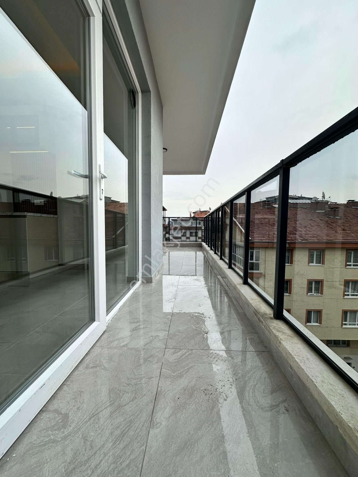 Pursaklar Mehmet Zengin Emlak'tan Otoparklı Asansörlü Çift Banyolu 2.kat 4+1 Lüks Daire - Görsel 27