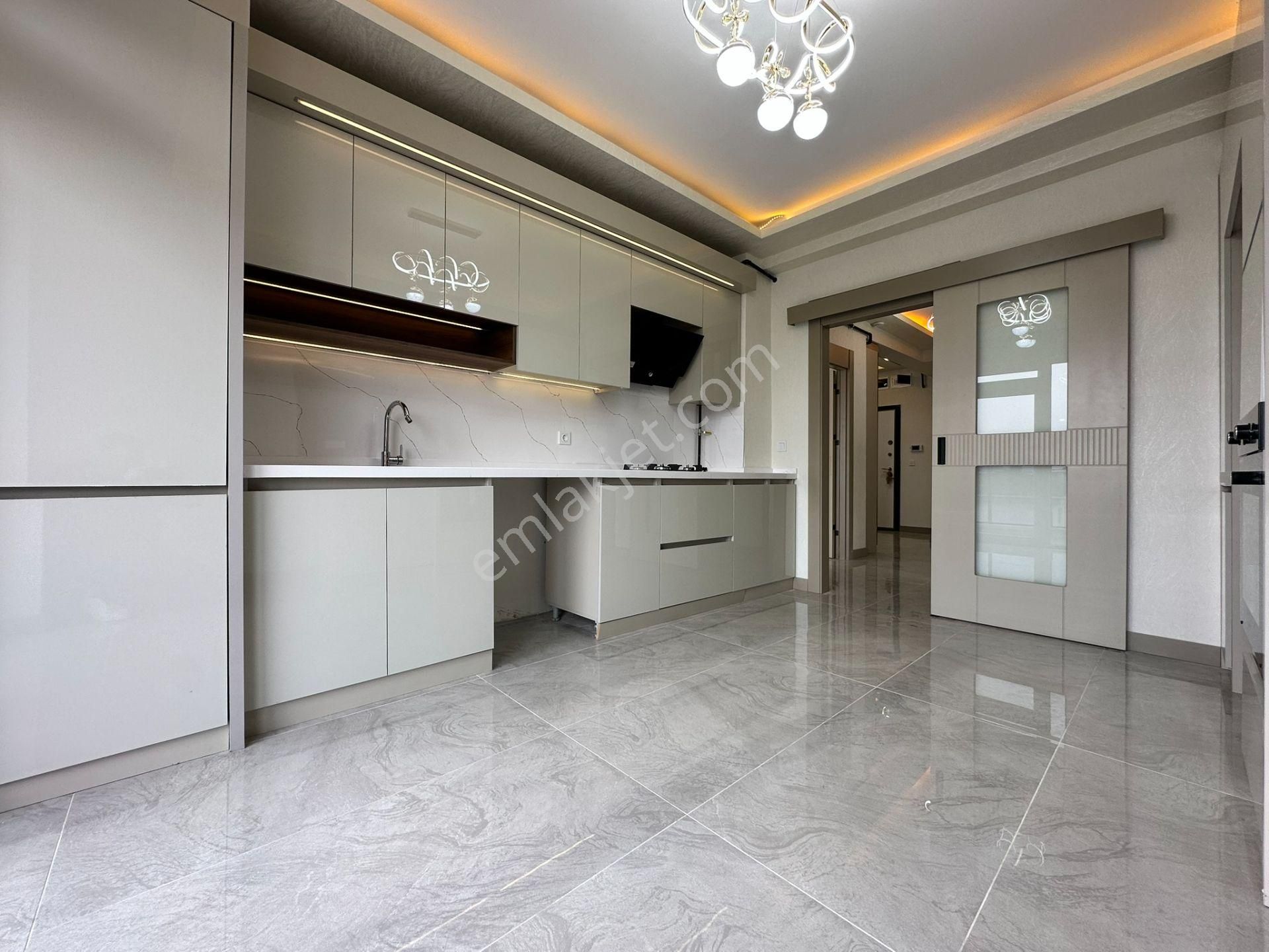 Pursaklar Mehmet Zengin Emlak'tan Otoparklı Asansörlü Çift Banyolu 2.kat 4+1 Lüks Daire - Görsel 12