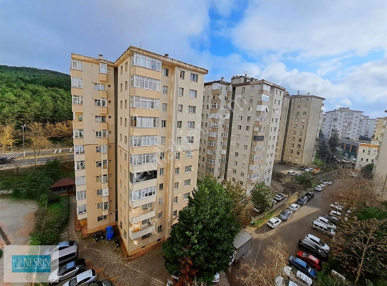 Nesrin Emlak'tan Acil Güvenlikli Kapalı Otoparklı Sitede Ara Kat - Görsel 4