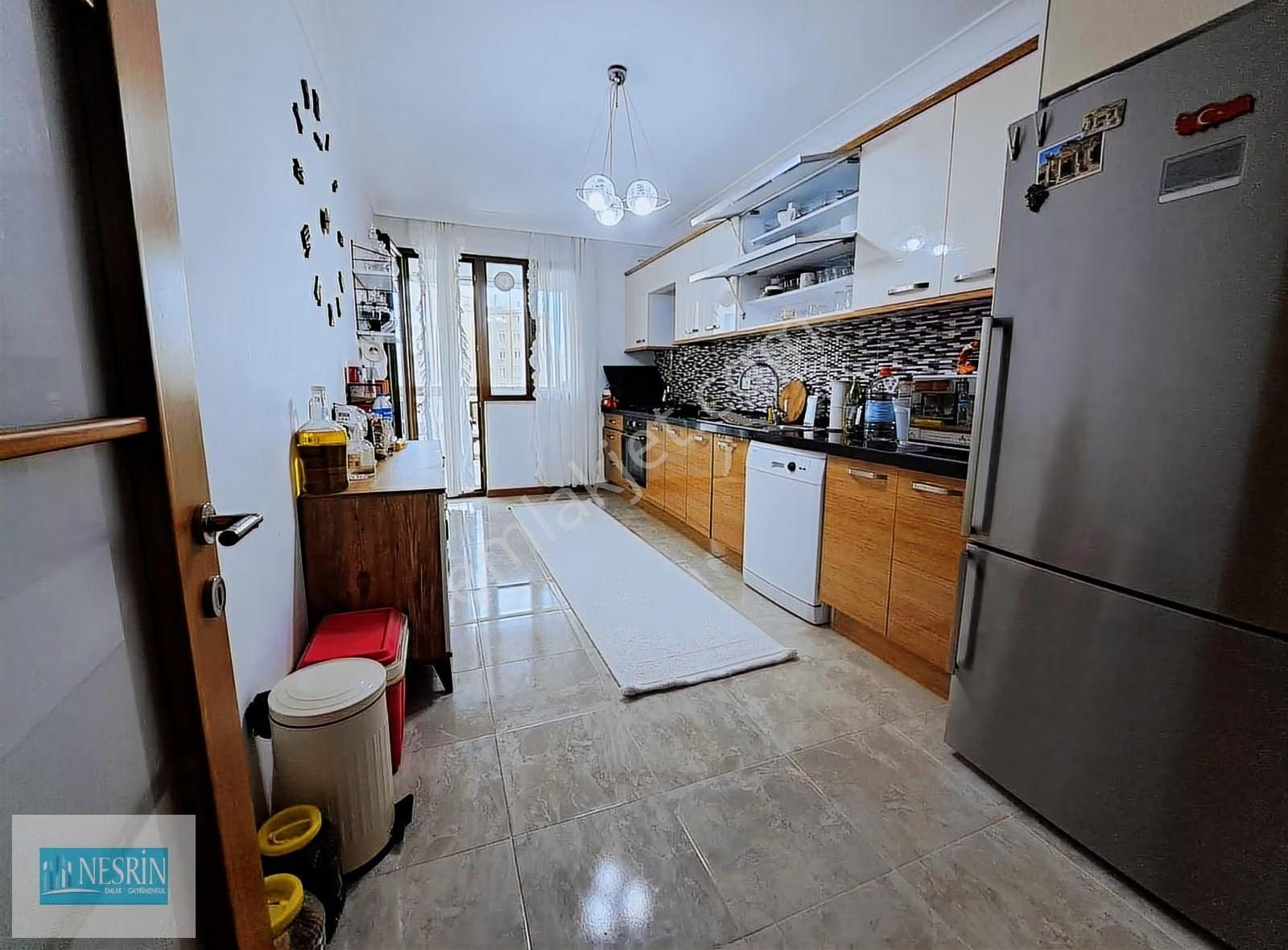 Nesrin Emlak'tan Acil Güvenlikli Kapalı Otoparklı Sitede Ara Kat - Görsel 15
