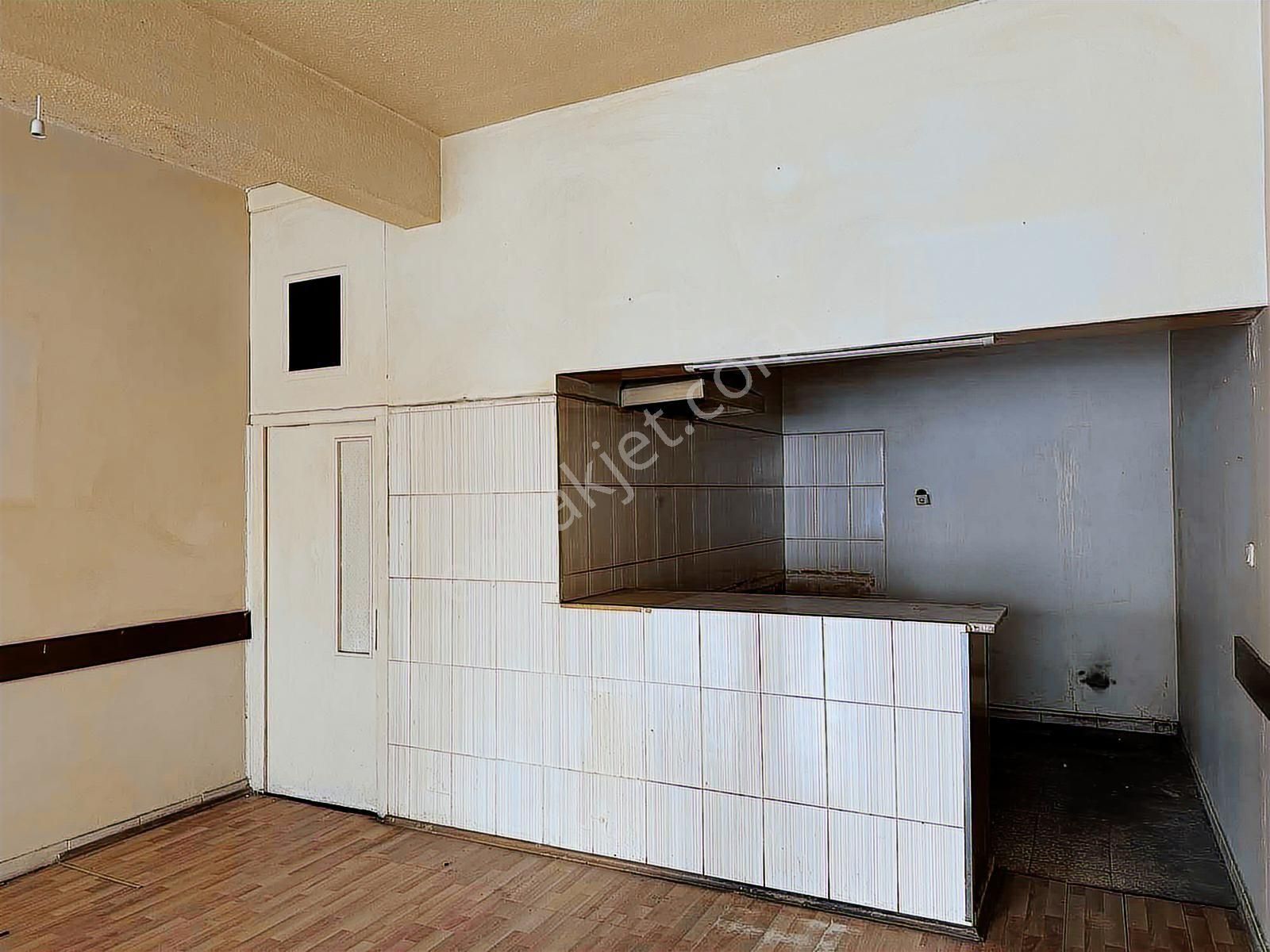 Cebeci Keskin Sokakta Depolu Tabela Değeri Yüksek Dükkan