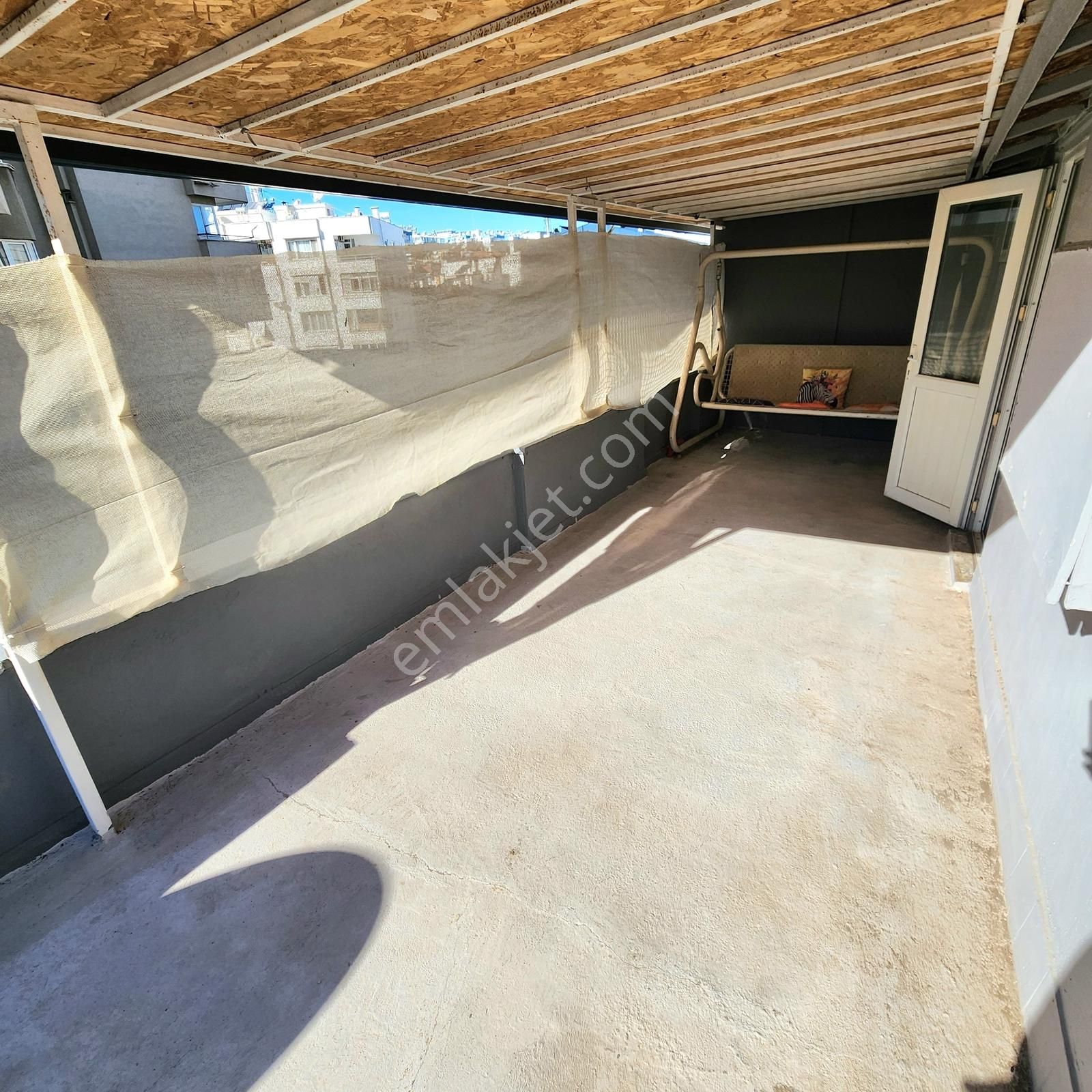 Antalya'da Çarşı İçinde Geniş Teraslı Eşyalı 1+0 Stüdyo Daire - Görsel 2