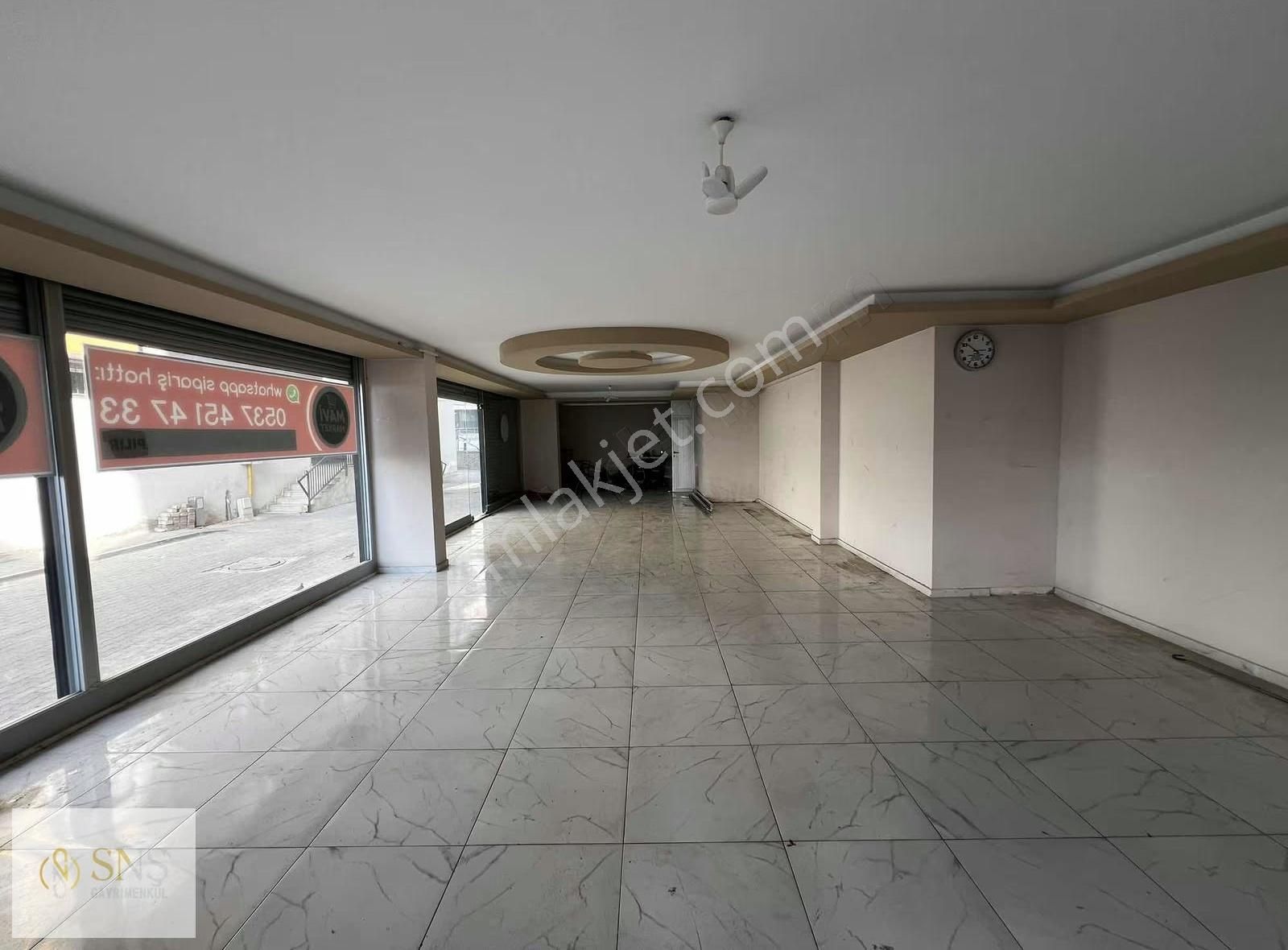 Yalınayak Merkezde, Ana Caddeye Yakın 95 M² Satılık Dükkan