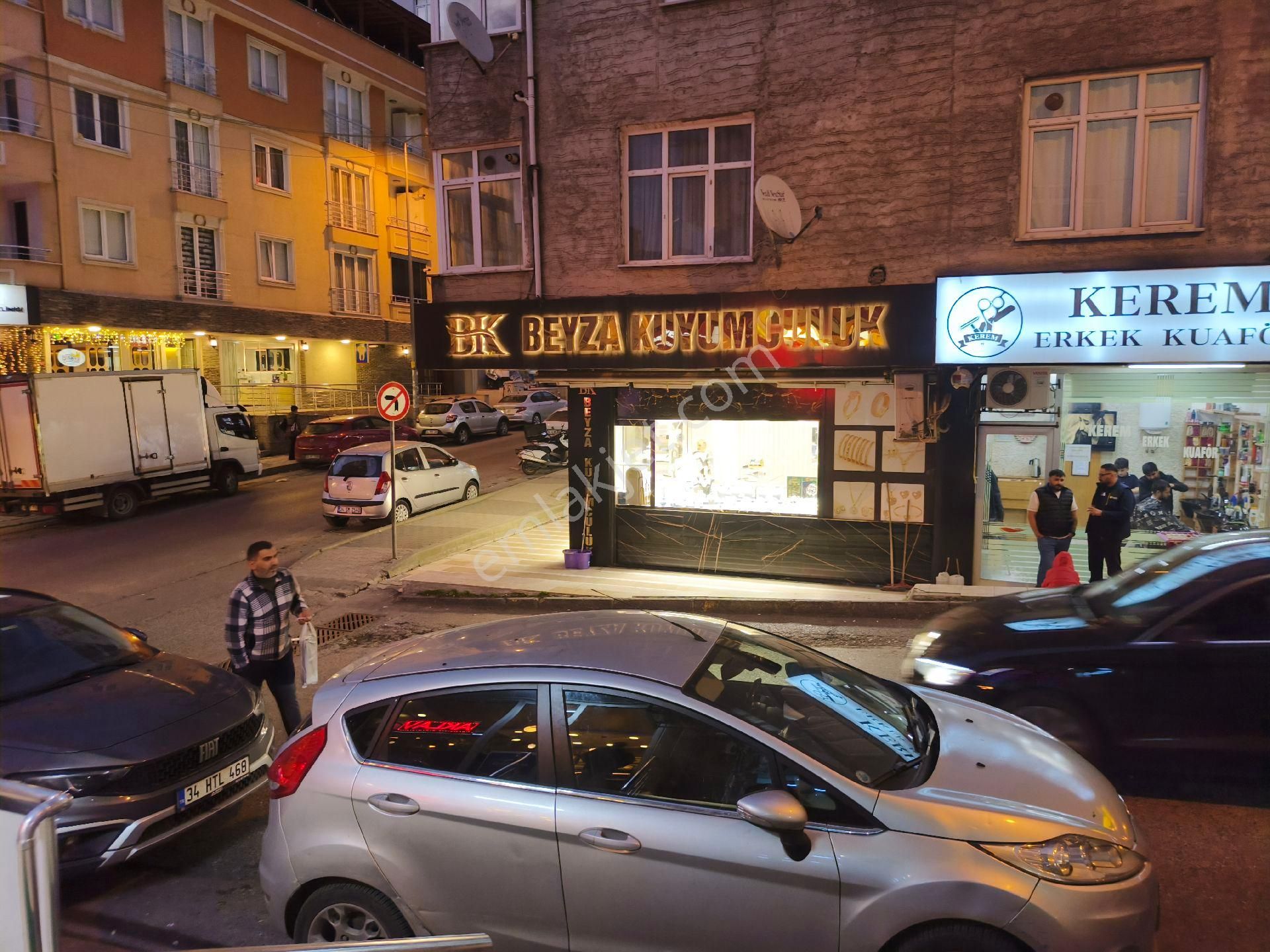 Güneyden Metroya Yakın Çarşının İçinde Pasajda 25m2 Dükkan - Görsel 4