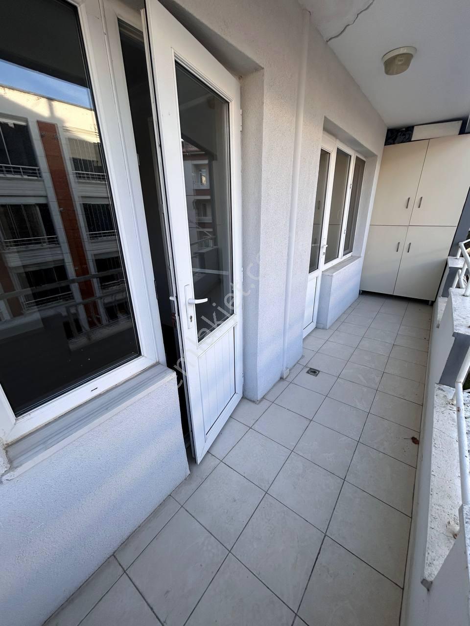 Ömürevlerinde Tramvay Altı Anayola Yakın Satılık Daire - Görsel 12