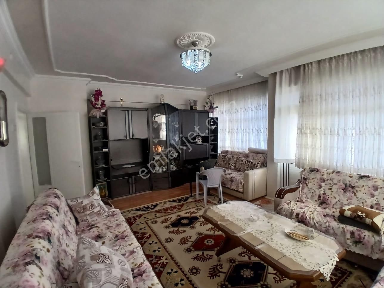 Akçay Emlak'tan Akşehir Koşuyolu Jandarma Yanında Ara Kat Bakımlı Eşyalarıyla Satılık 2+1 Daire - Görsel 3