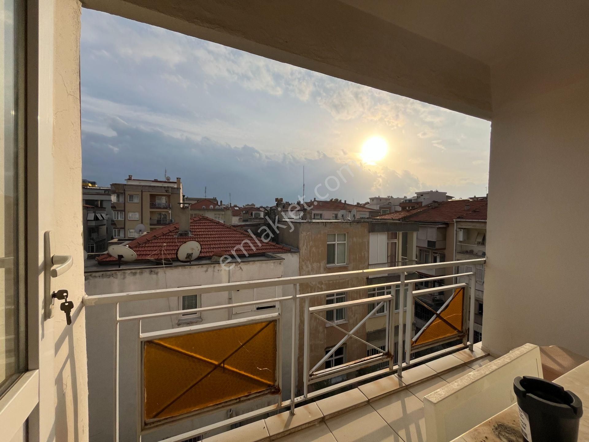 Karşıyaka Bahçelievler Mah. Doğalgazlı 2+1 Satılık Daire - Görsel 13