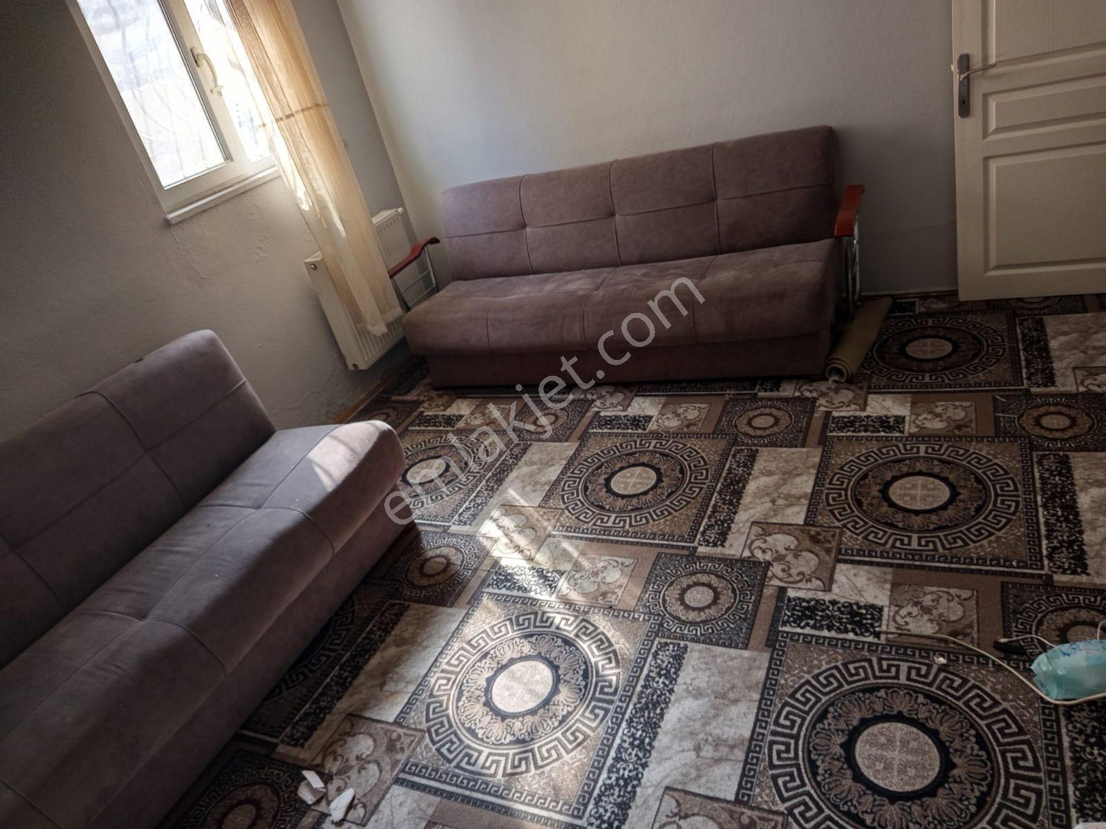 Eyüp Akşemsettin De 2+1 Satılık Daire Bahçe Katı