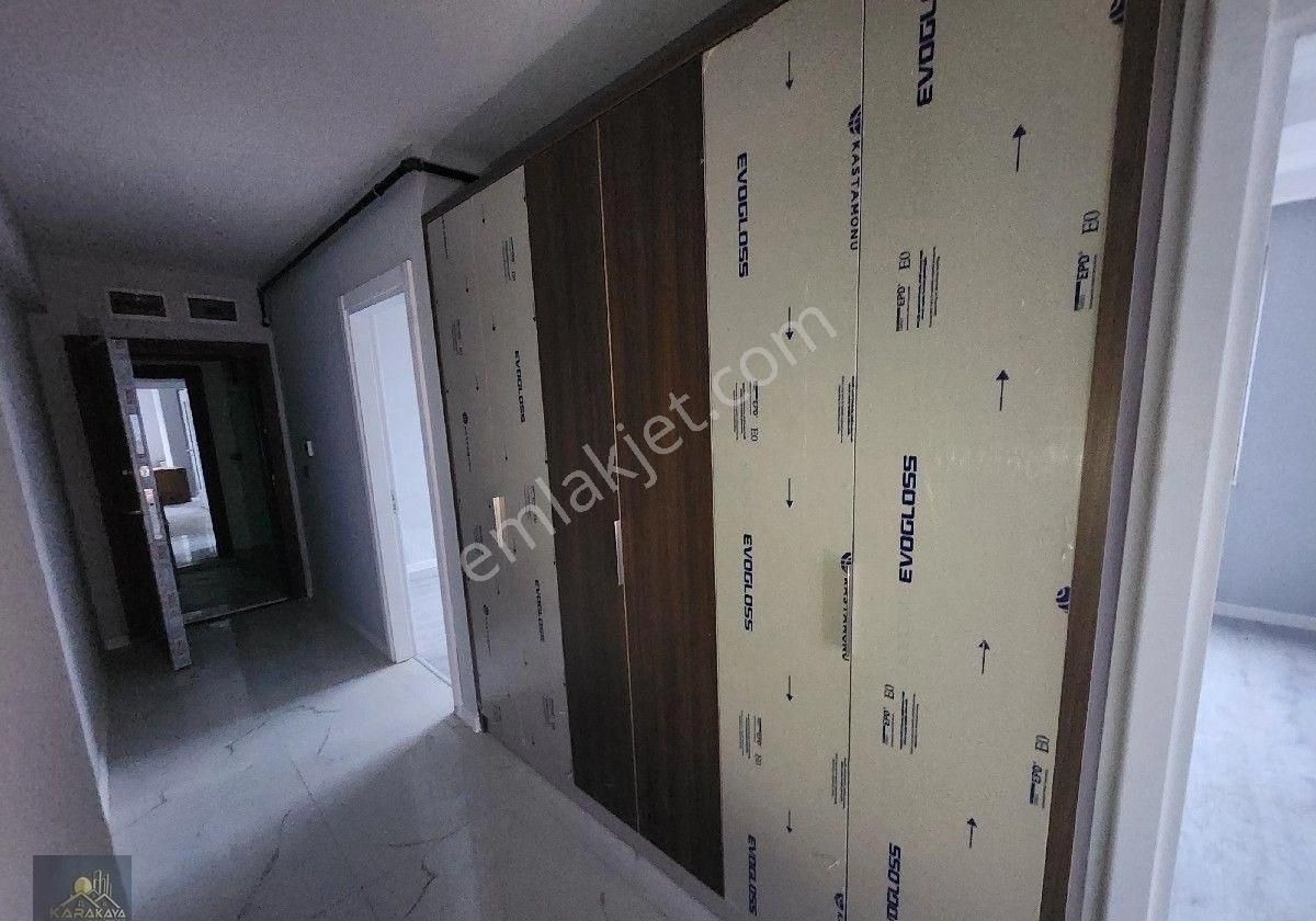 Karakaya Emlak'tan İstiklal Mahallesinde Ara Kat Daire