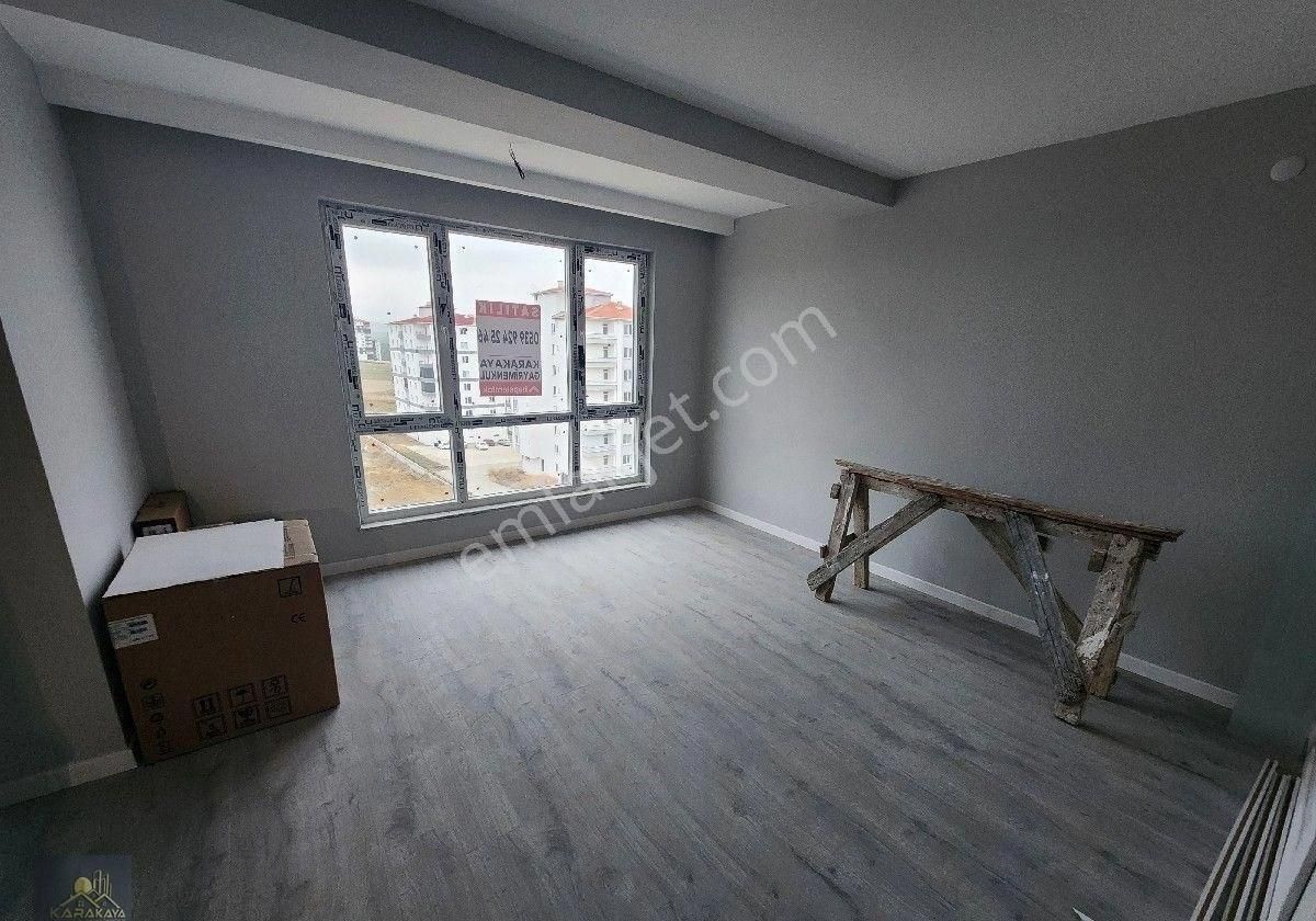 Karakaya Emlak'tan İstiklal Mahallesinde Ara Kat Daire - Görsel 11