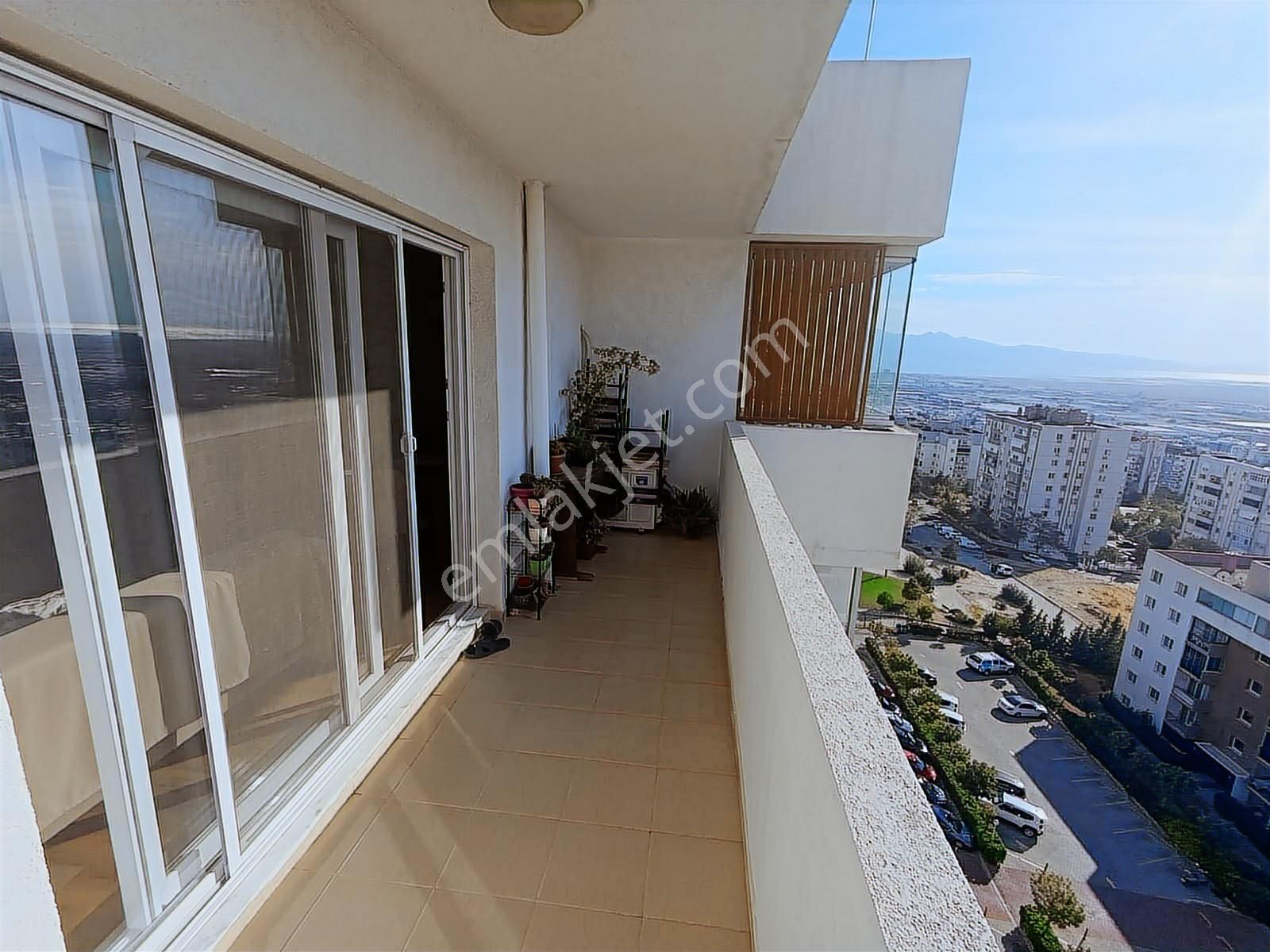 Çiğli'de Havuzlu Sitede Manzaraya Hakim Ferah 2+1 Daire H-43 - Görsel 4