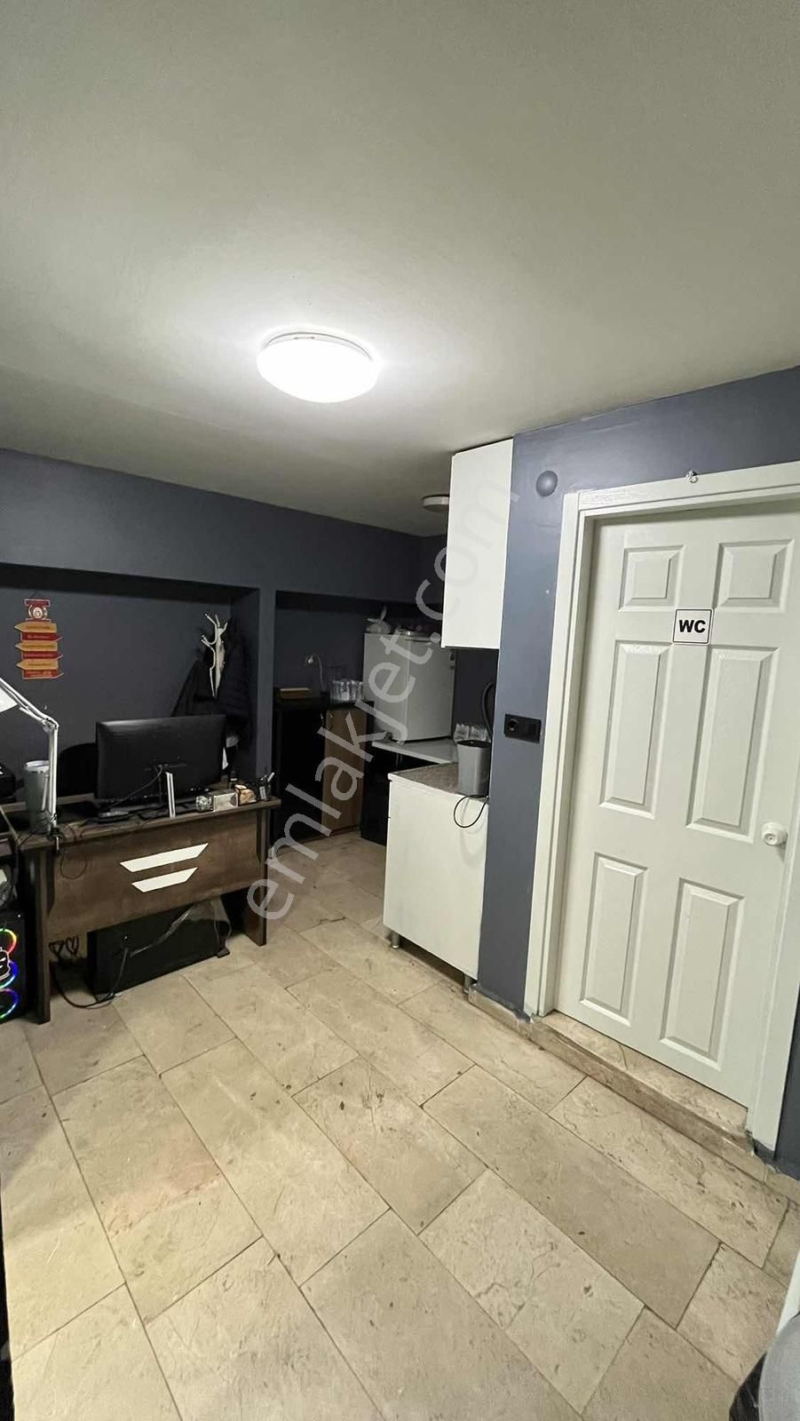 Mega Center A Blok'da Kiralık 64 M2. Buzhaneli Dükkan - Görsel 9