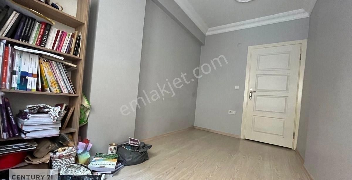 Mall Of İstanbula Yürüme Mesafesinde Mehmet Akif Mahallesi İskanlı Satılık 2+1 - Görsel 2