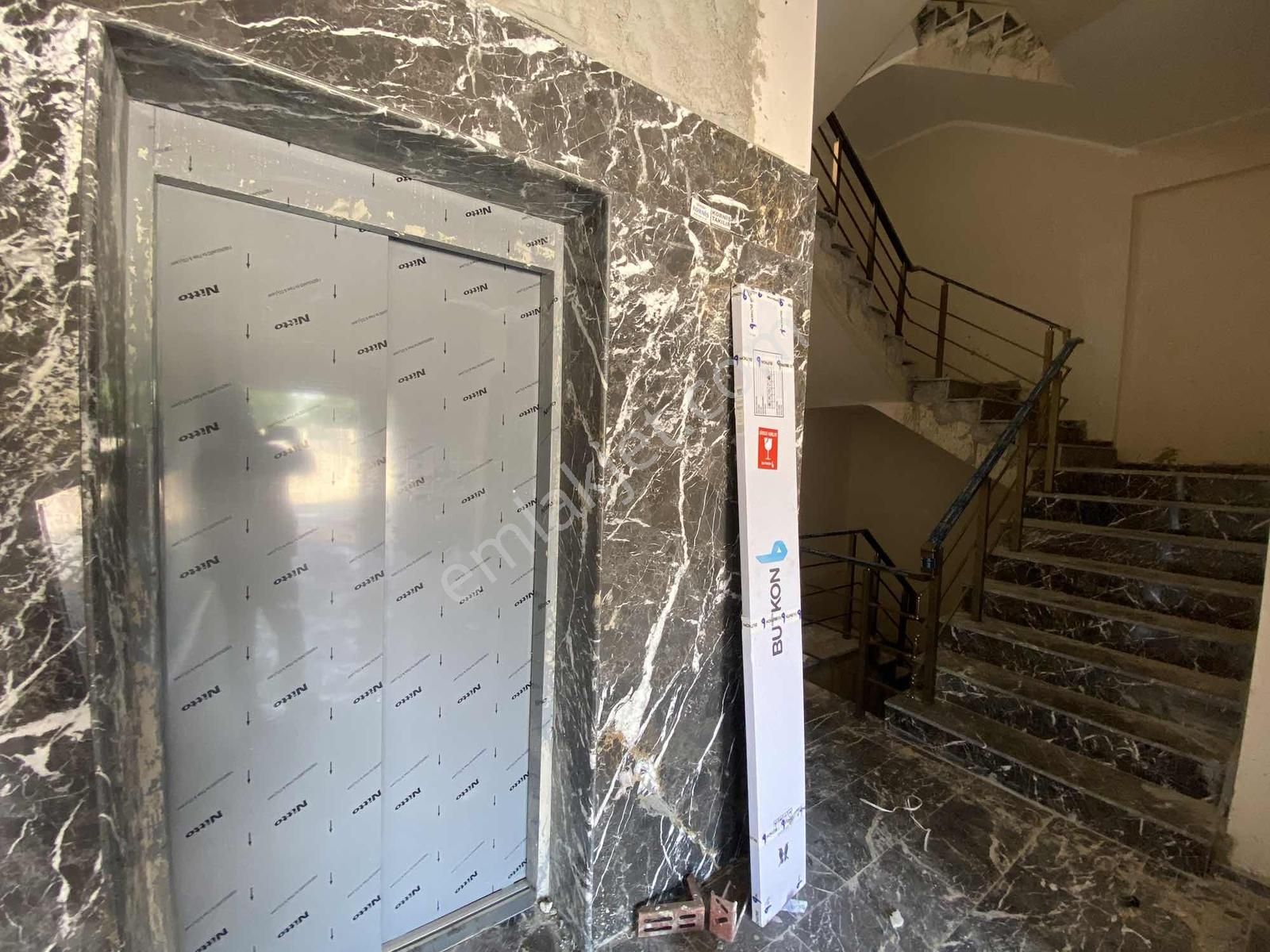 Altınova Da Satılık 2+1 Ebeveyn Banyolu Katta Daire - Görsel 16