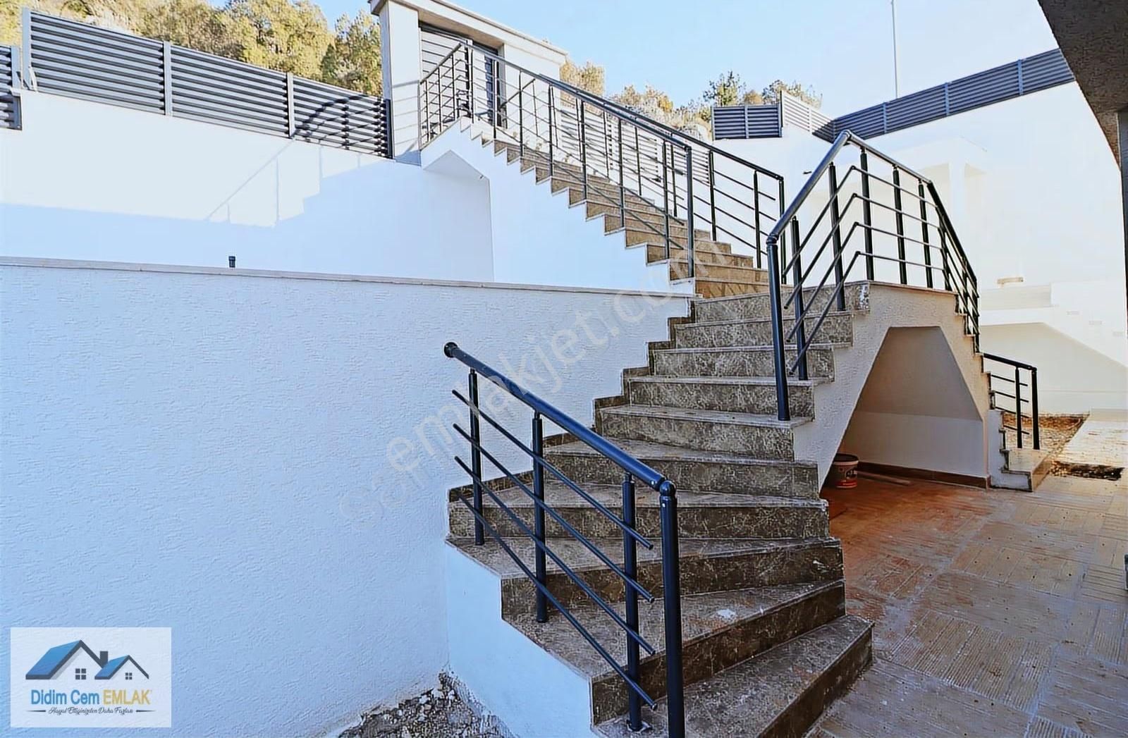 Salondan Denizi İzlemek İstermisiniz! 4+1 Satılık Triplex Villa - Görsel 6