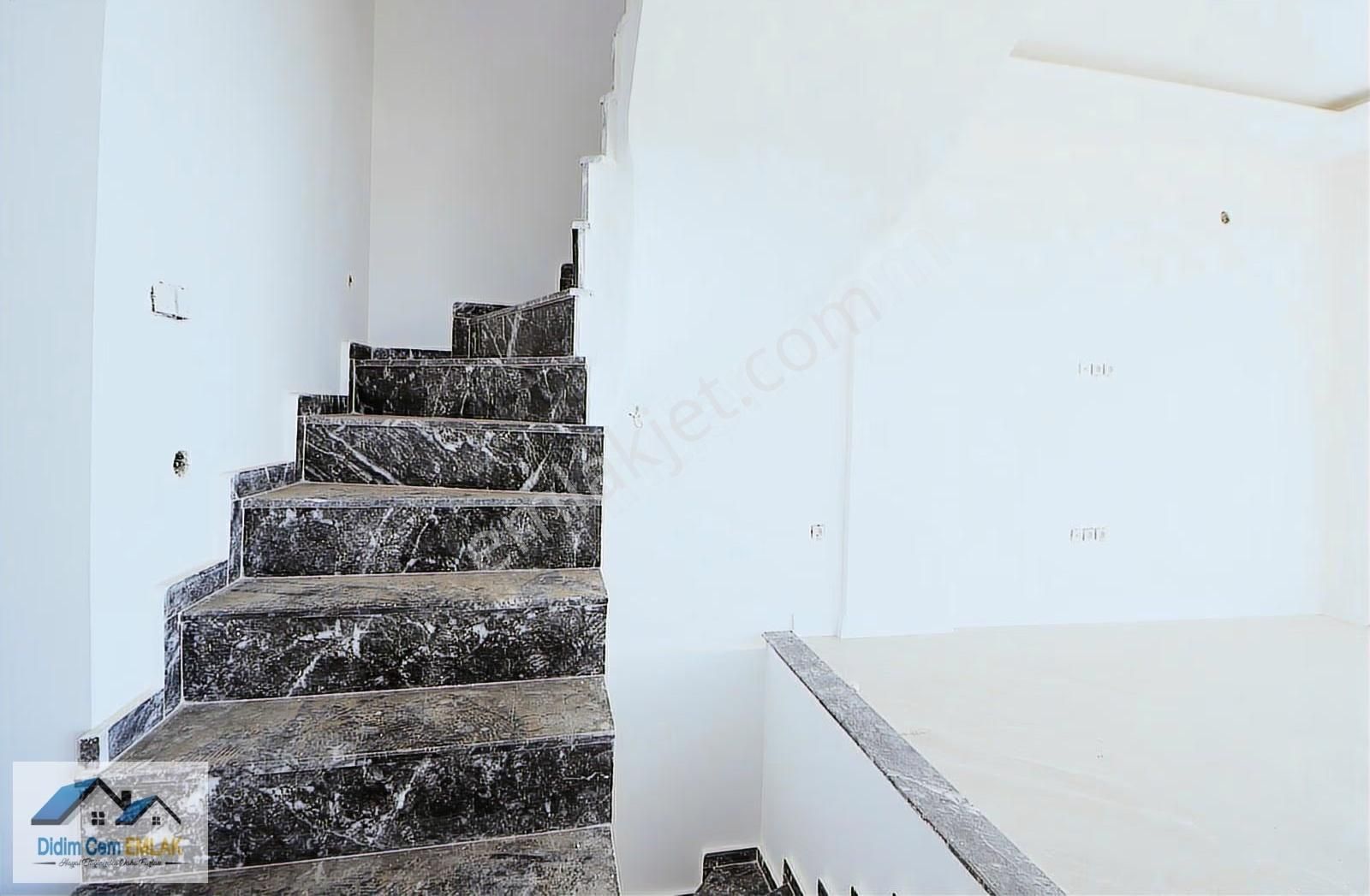 Salondan Denizi İzlemek İstermisiniz! 4+1 Satılık Triplex Villa - Görsel 32