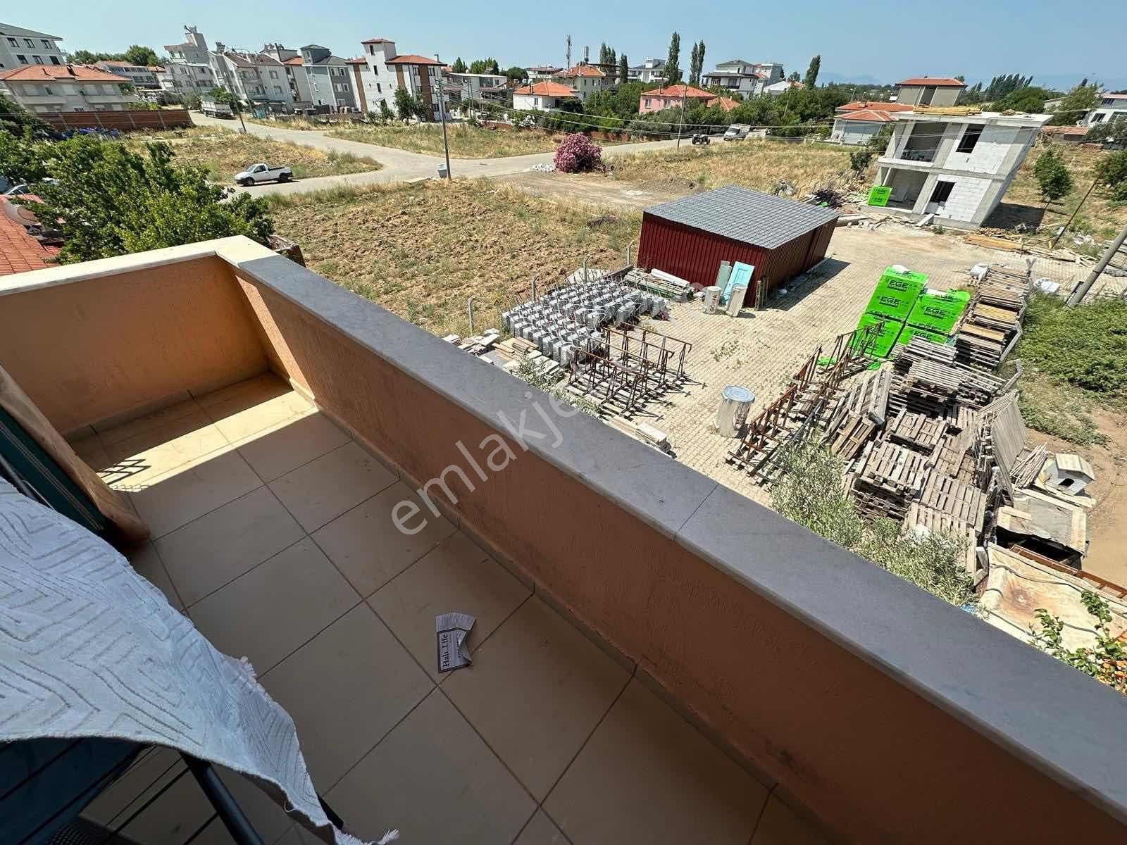 Altınovada Merkezi Konumda Sakin Bölgede Fırsat 3+1 Daire - Görsel 4
