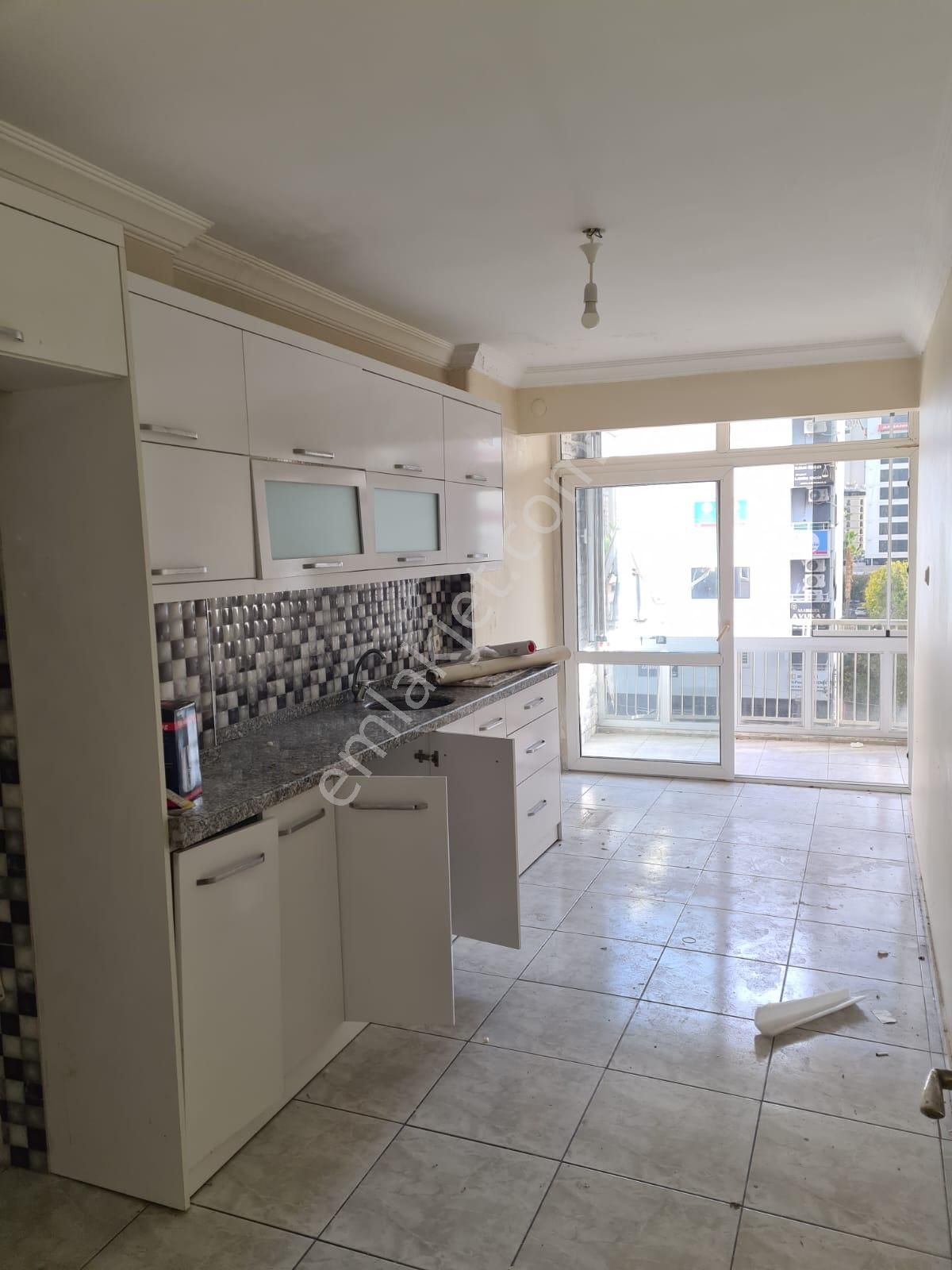 Çınarlı Mah.ziyapaşa Bulvarına Yürüme Mesafesin'de 3+1 Kiralık İşyeri......