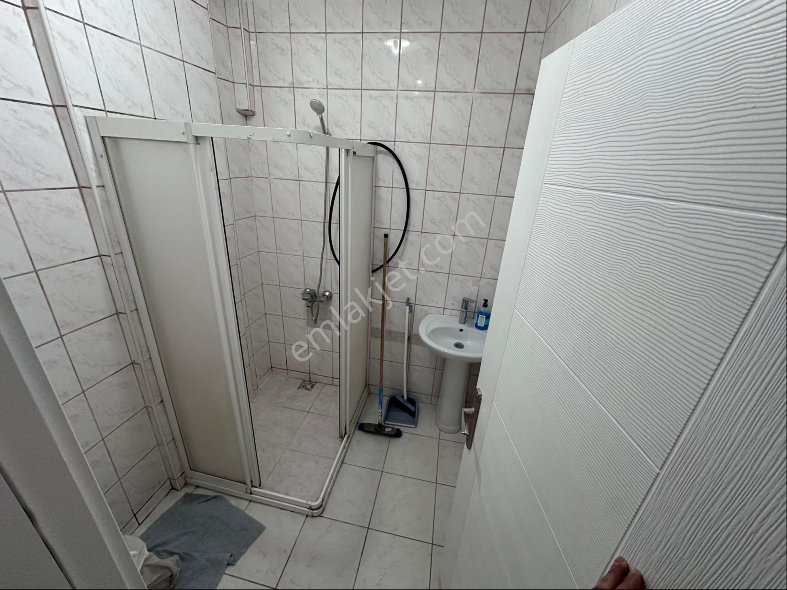 Uslu Ve Asım Gündüz Caddesi Kesişiminde 2.kat 3+1yapılı Boyalı - Görsel 15