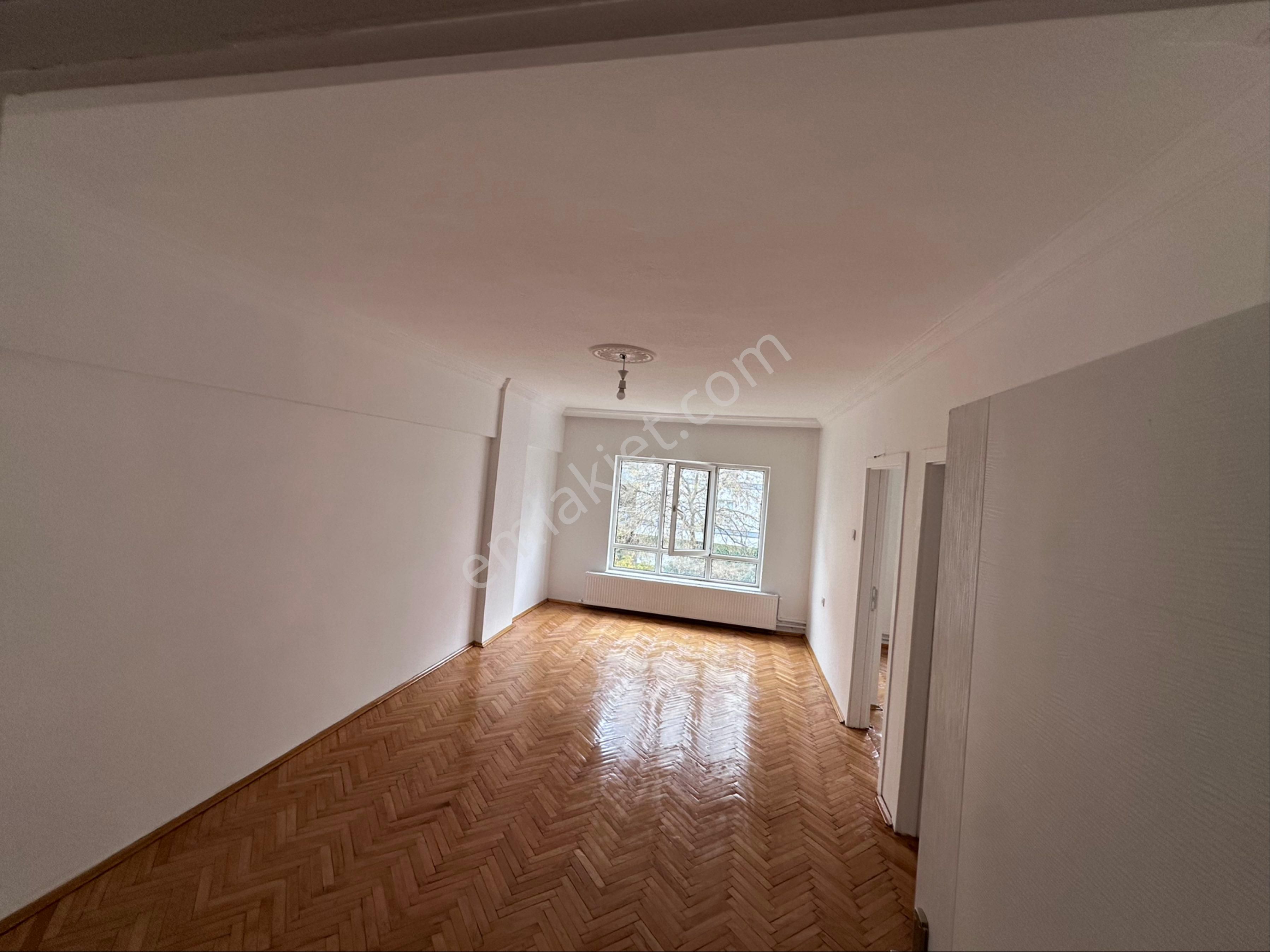 Uslu Ve Asım Gündüz Caddesi Kesişiminde 2.kat 3+1yapılı Boyalı