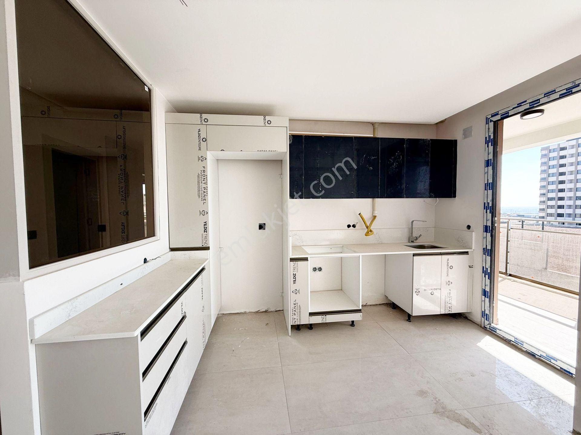 Çukurova Kabasakal'da Sosyal Aktiviteli Site İçi Yatay Mimariye Sahip Açık Mutfaklı Cazip Fiyat