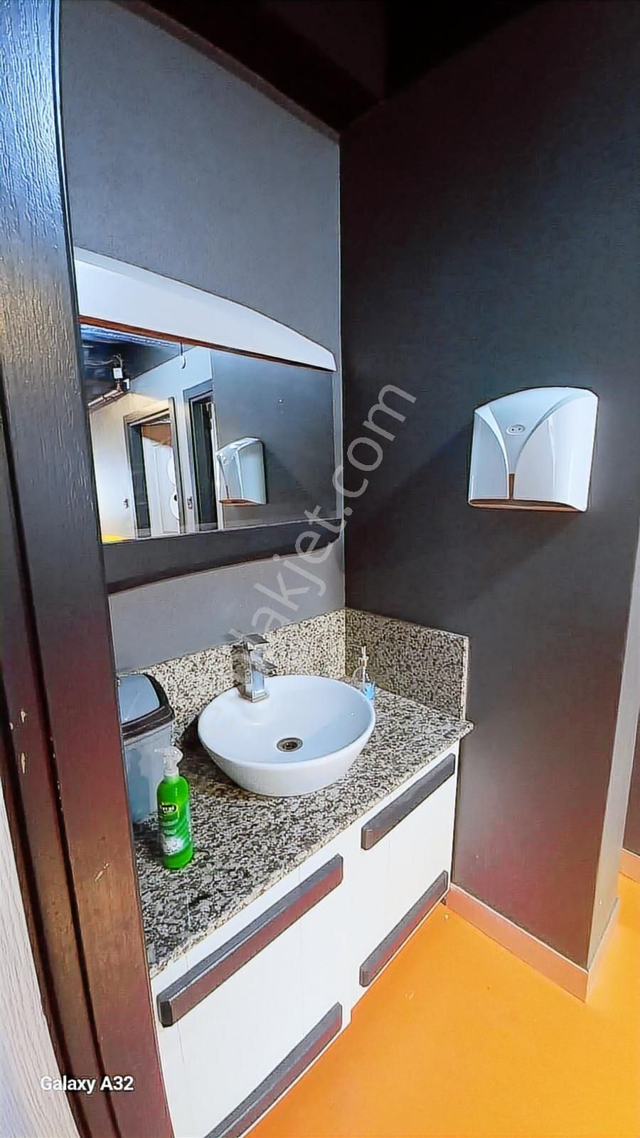 Big Chef İn Sokağında Asma Katlı Bahçeli Yol Üstü Satılık Dükkan - Görsel 13