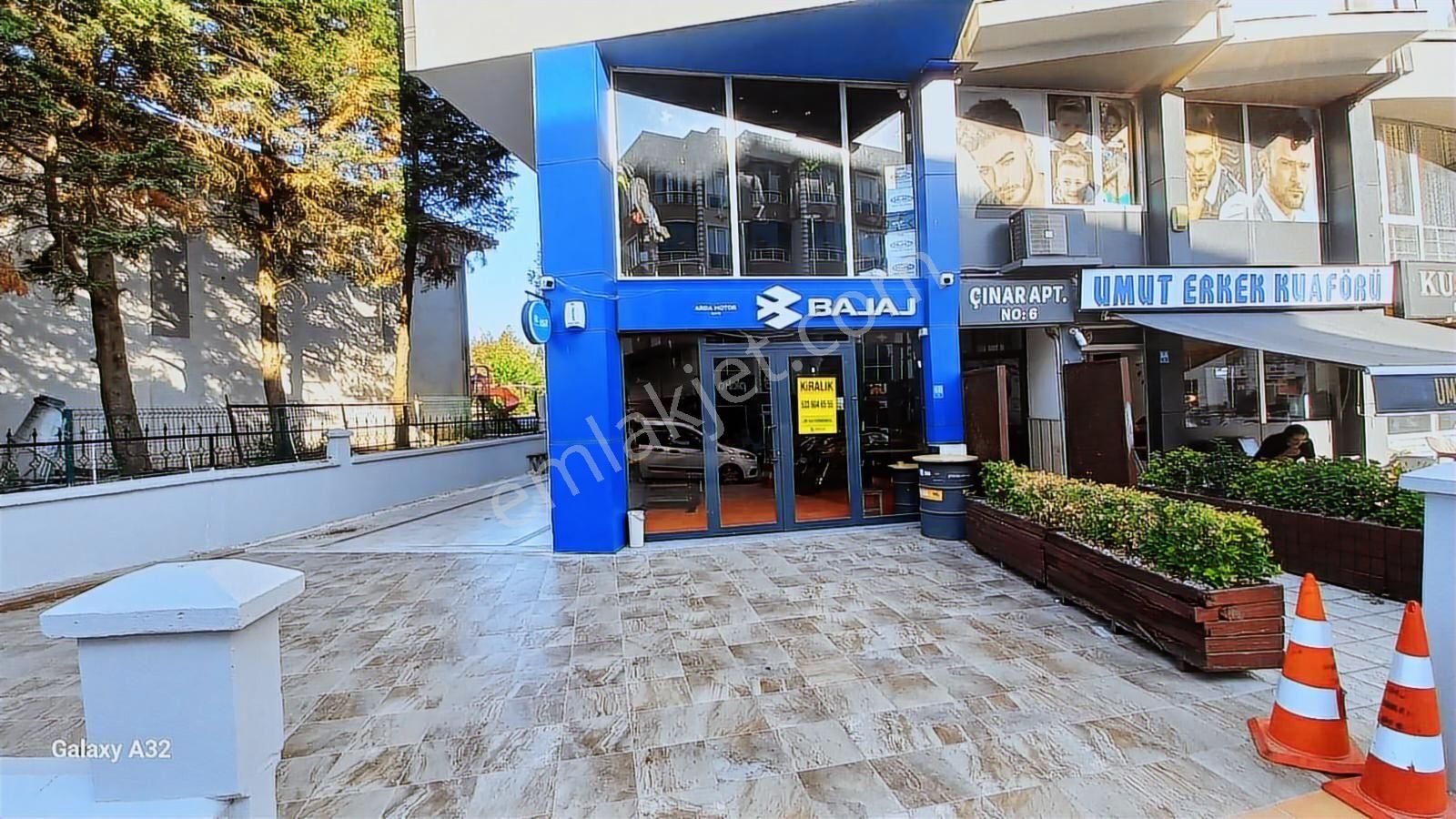 Big Chef İn Sokağında Asma Katlı Bahçeli Yol Üstü Satılık Dükkan