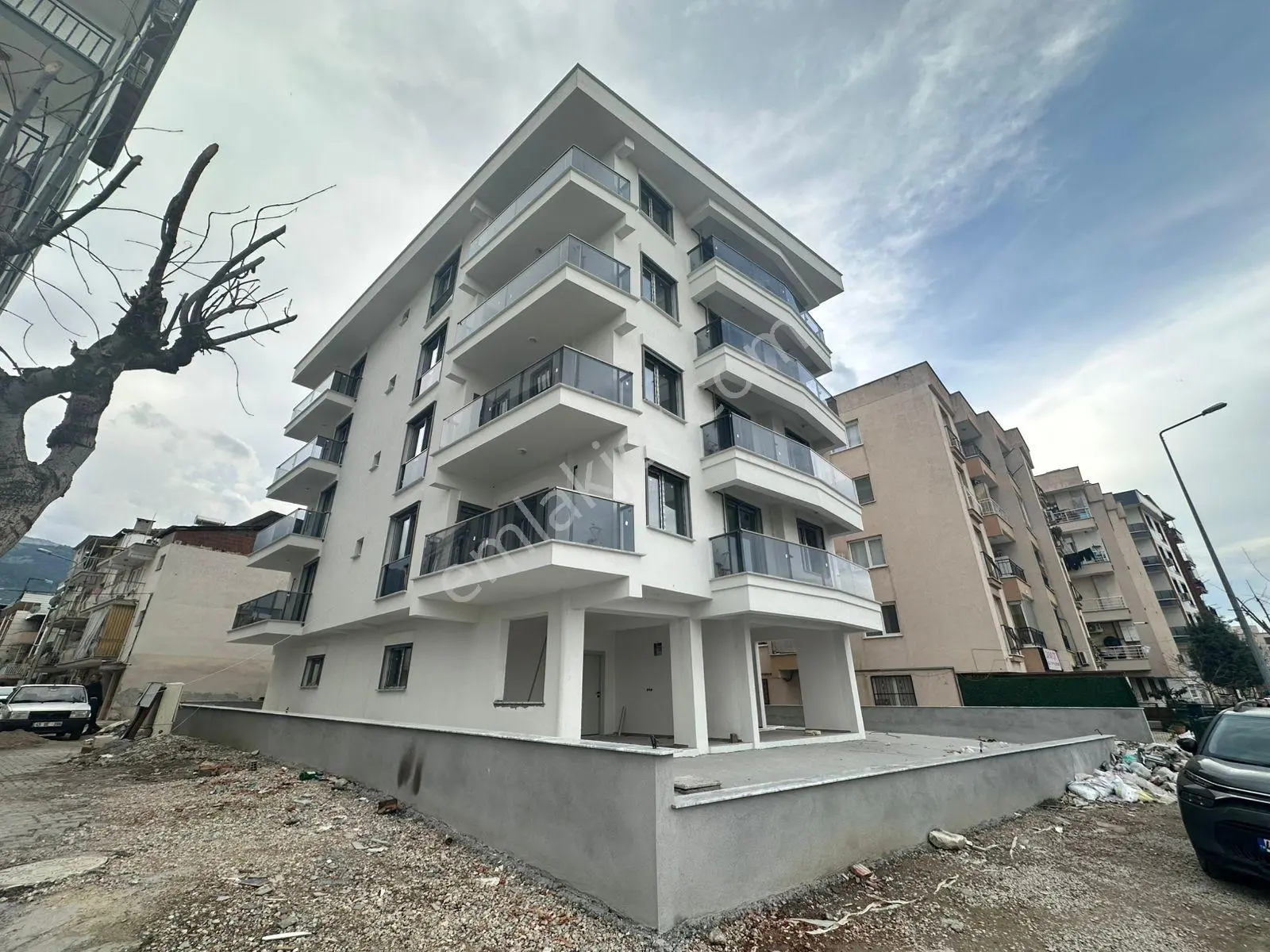 Zeki Emlak'tan Yenimahalle'de Satılık 1+1 Sıfır Lüks Daire