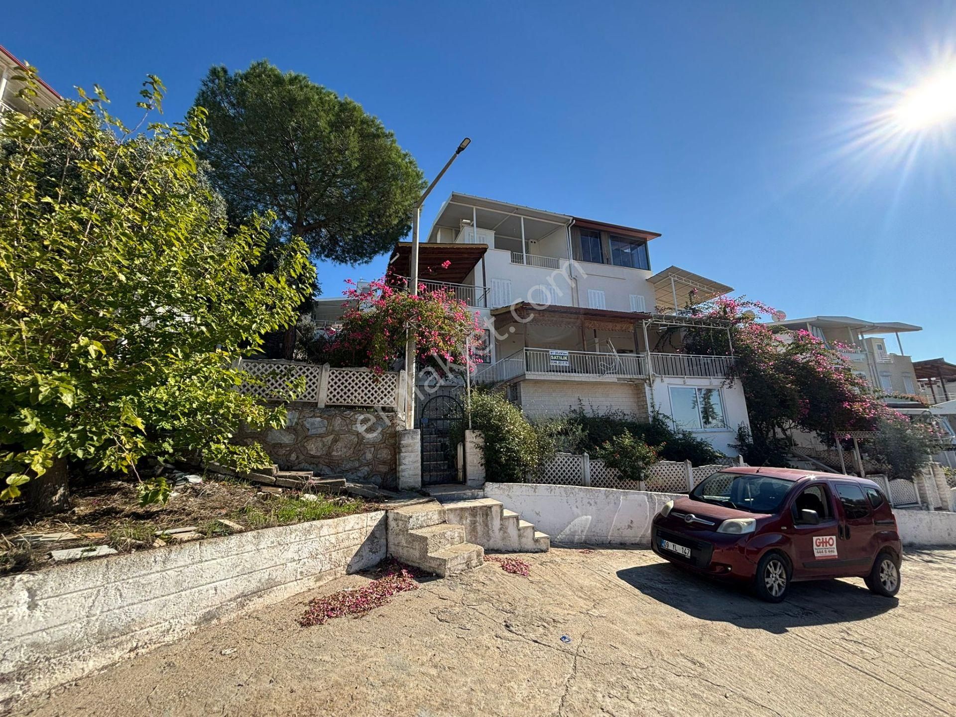 Didim Akbük Kerem Sitesinde Satılık Ful Deniz Manzaralı Villa