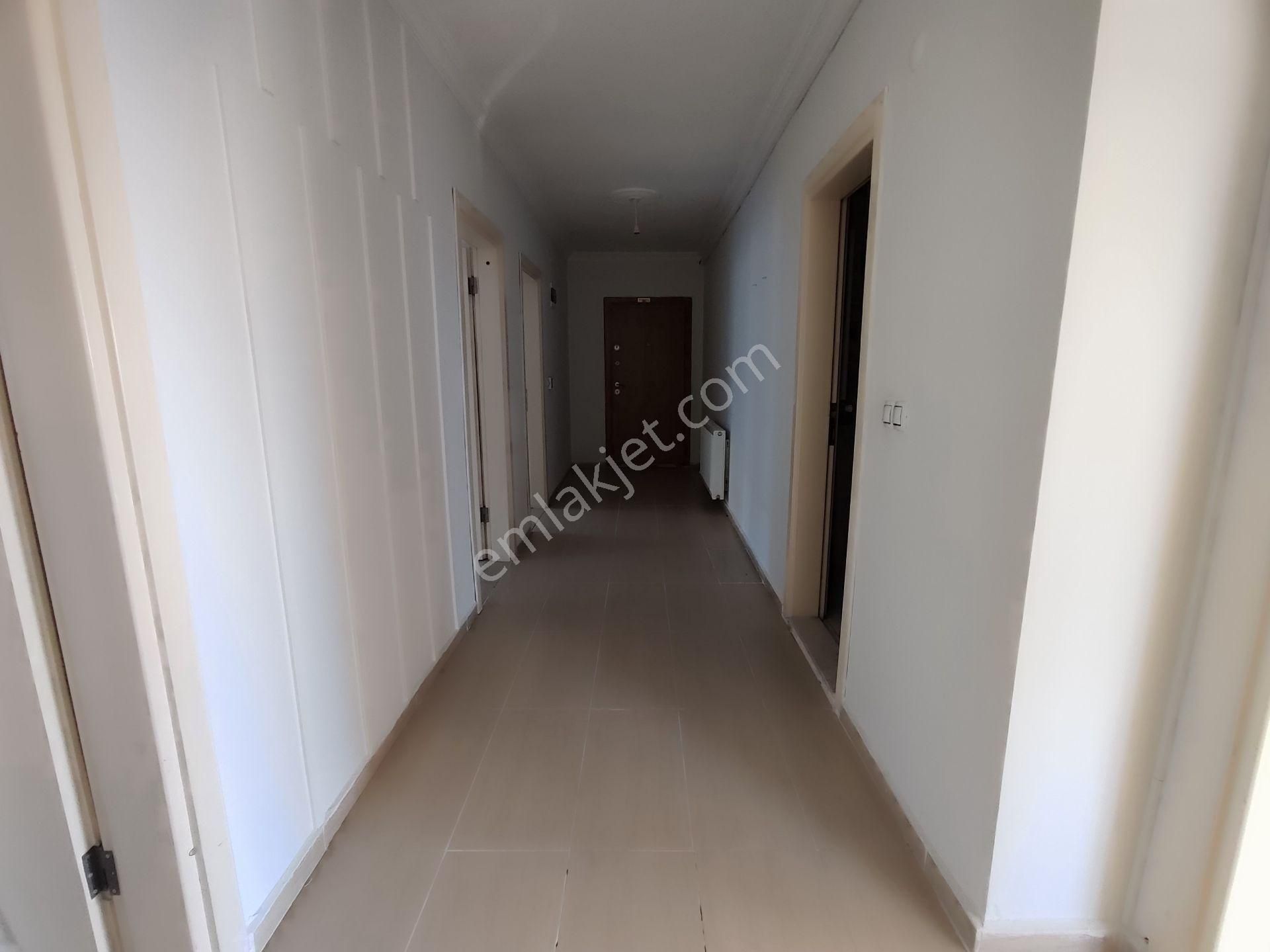 Kardeşten Edremitte Doğalgazlı Asansörlü Ara Kat Geniş 3+1 Daire - Görsel 16
