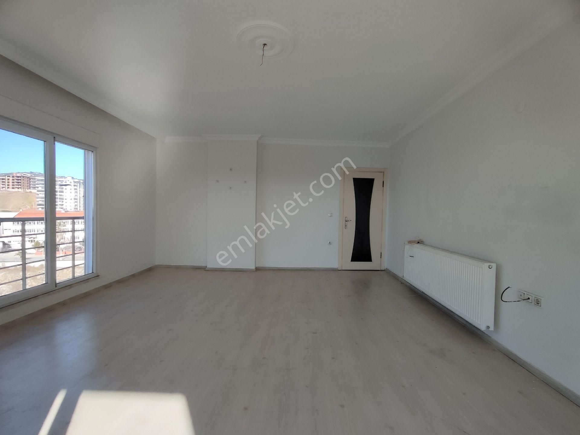 Kardeşten Edremitte Doğalgazlı Asansörlü Ara Kat Geniş 3+1 Daire - Görsel 6