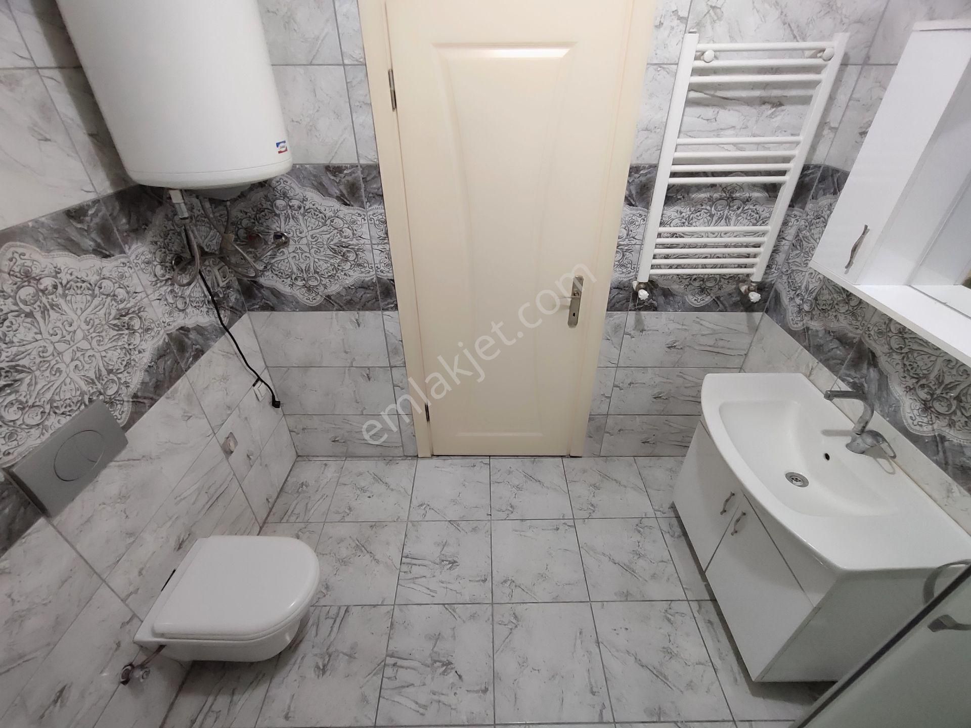 Kardeşten Edremitte Doğalgazlı Asansörlü Ara Kat Geniş 3+1 Daire - Görsel 17