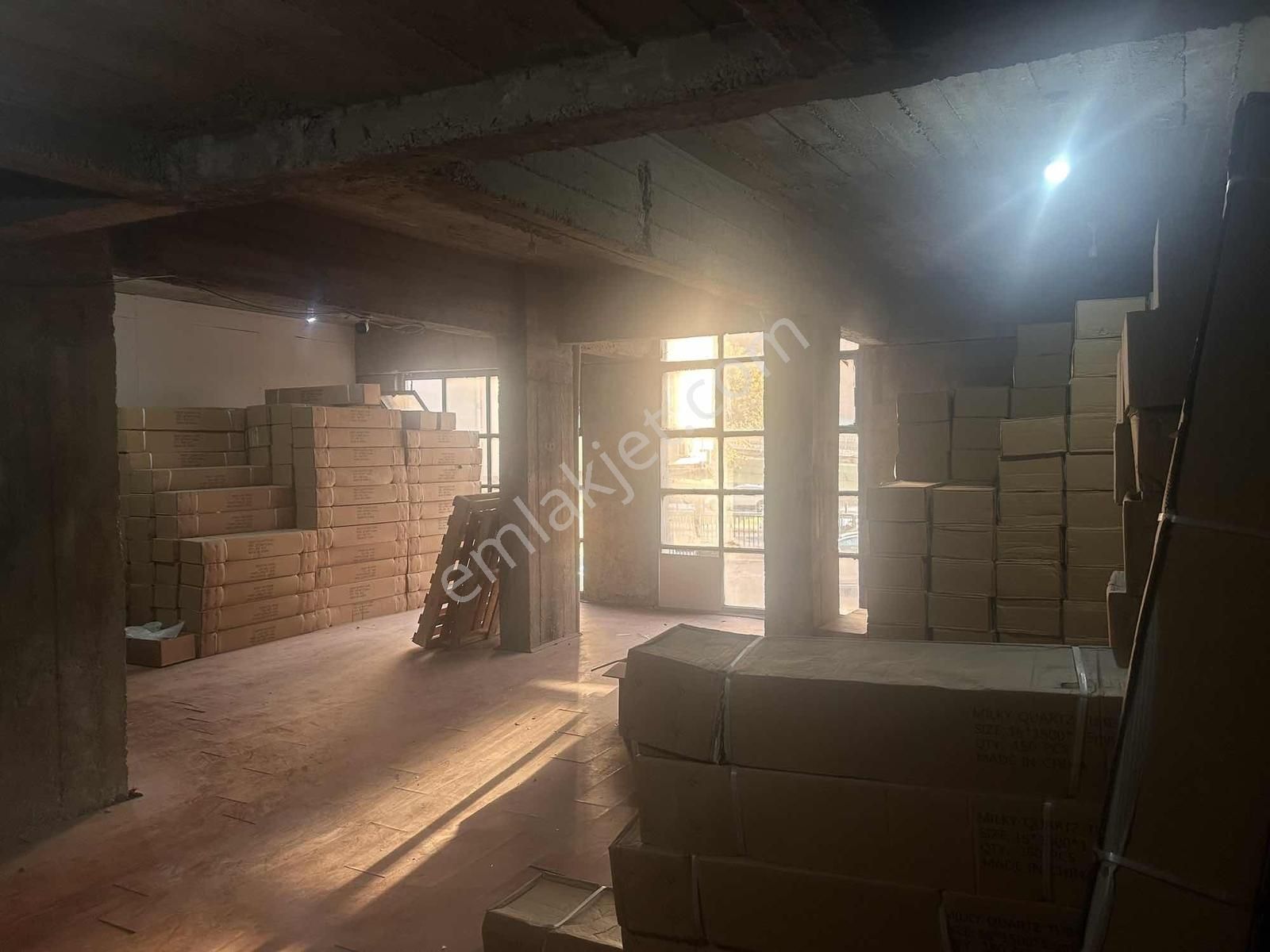 Fatih Mahallesinde Yatırımlık 300m2 Depolu Dükkan