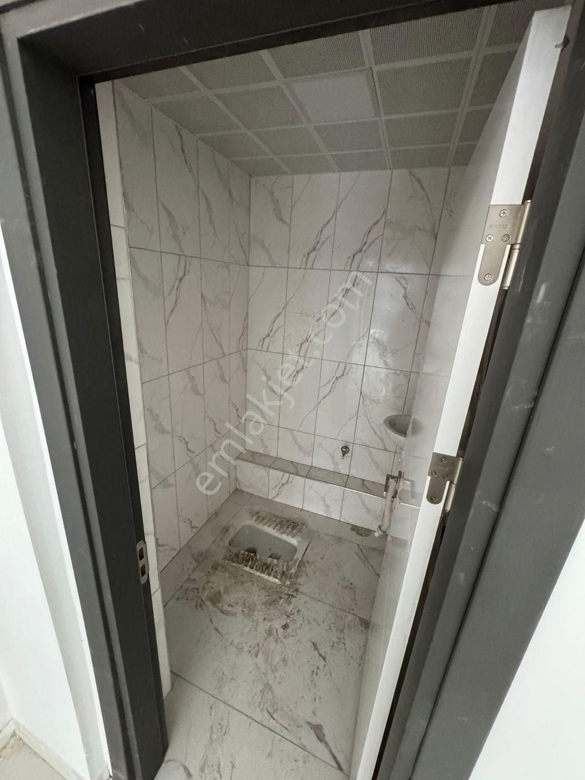 Karakeçili Cad. Üzeri 50m² Zemin + 20 M² Depolu Kiralık Dükkan - Görsel 2