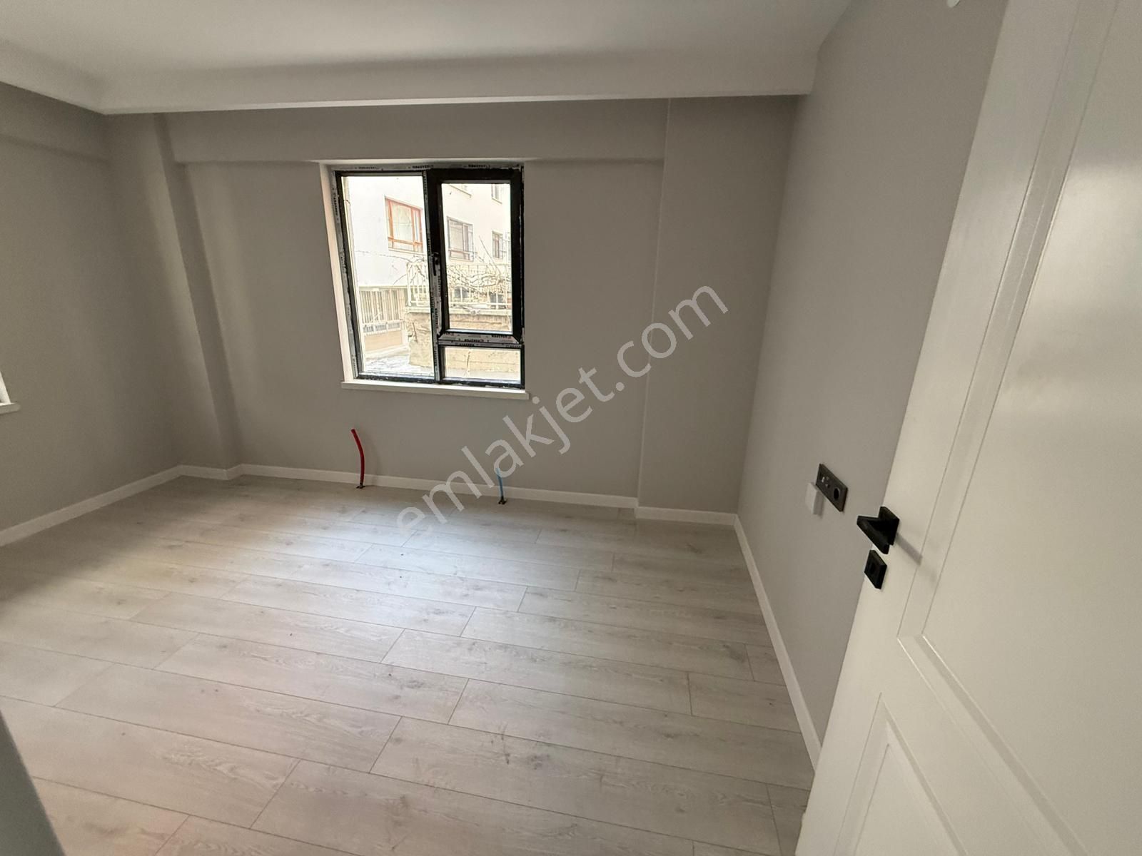 Vatan'dan Bağlarbaşı'nda Cadde Yakını Sıfır Binada Orta Kat Megalüks Yapılı 2+1 Satılık Daire - Görsel 12